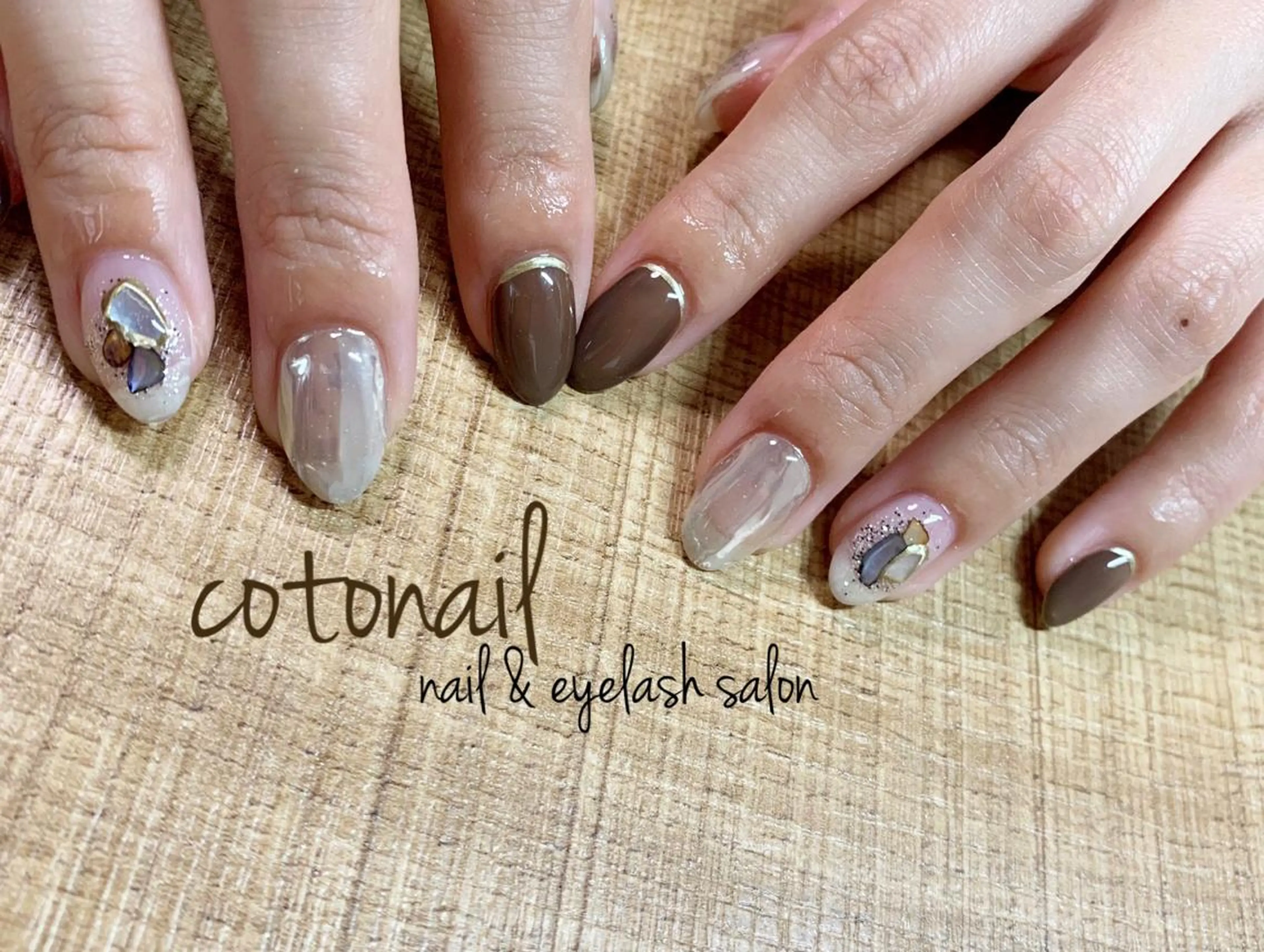 ミディアム ネイル アートネイル ハンドネイル ツメトマツゲ .のネイルデザイン