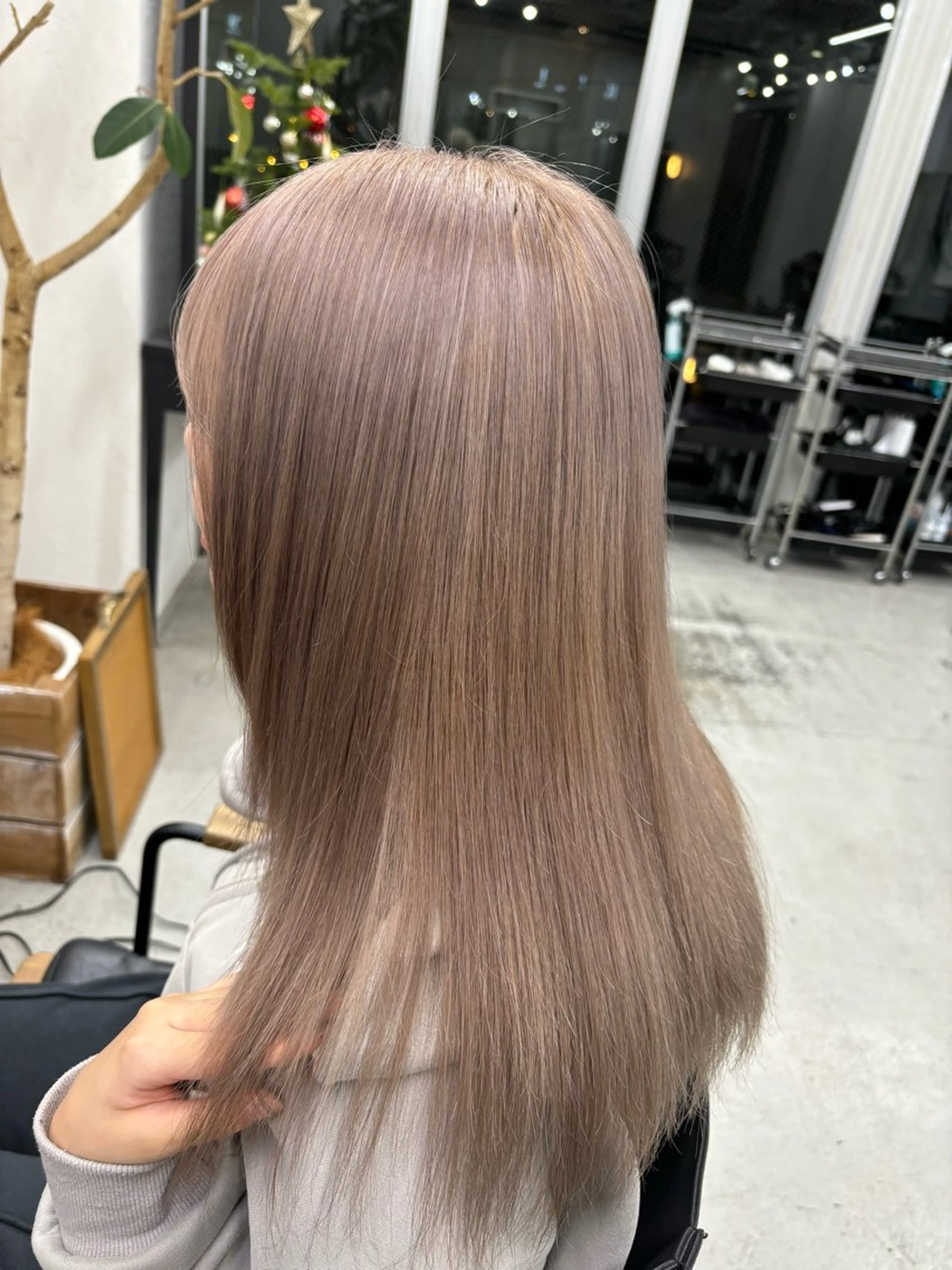 ロング カラー ヘアカラー 坂齋大地／レイヤー/ ミルクティーのヘアスタイル