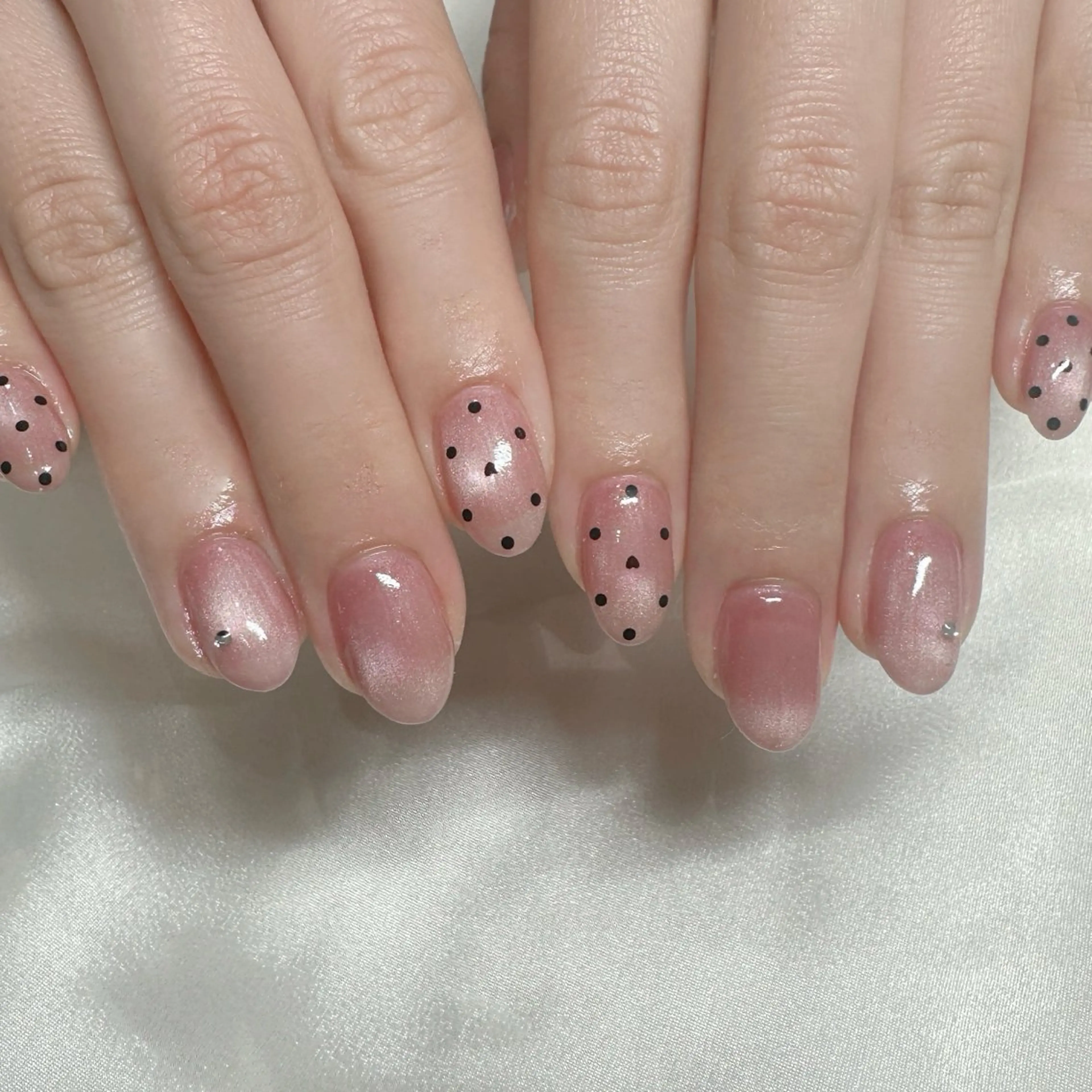 ネイル ドット ガーリー 韓国ネイル マグネットネイル ピンク ハンドネイル L'oeillet HIBIKIのネイルデザイン