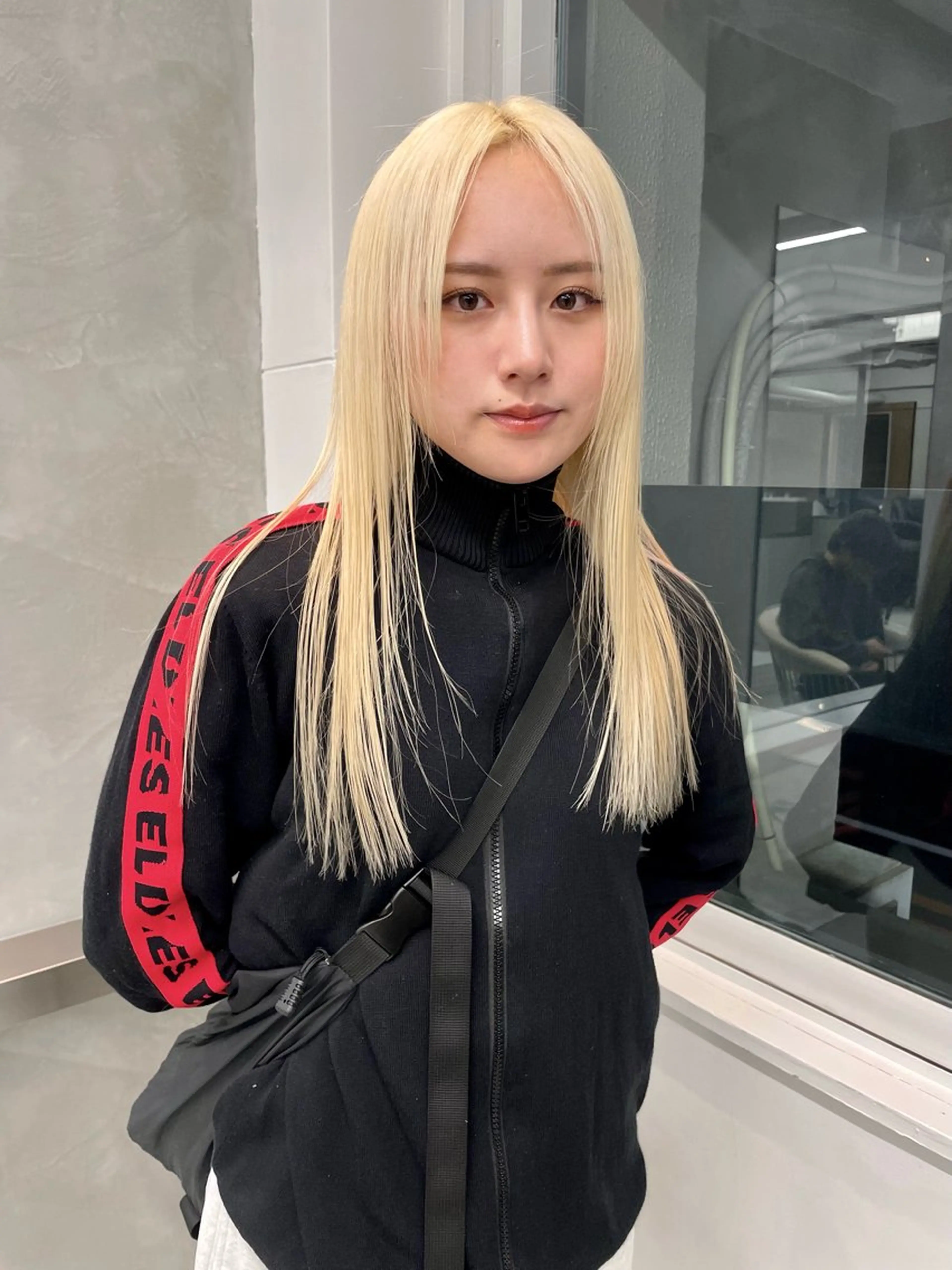 ロング カラー オカモト ミユウのヘアスタイル