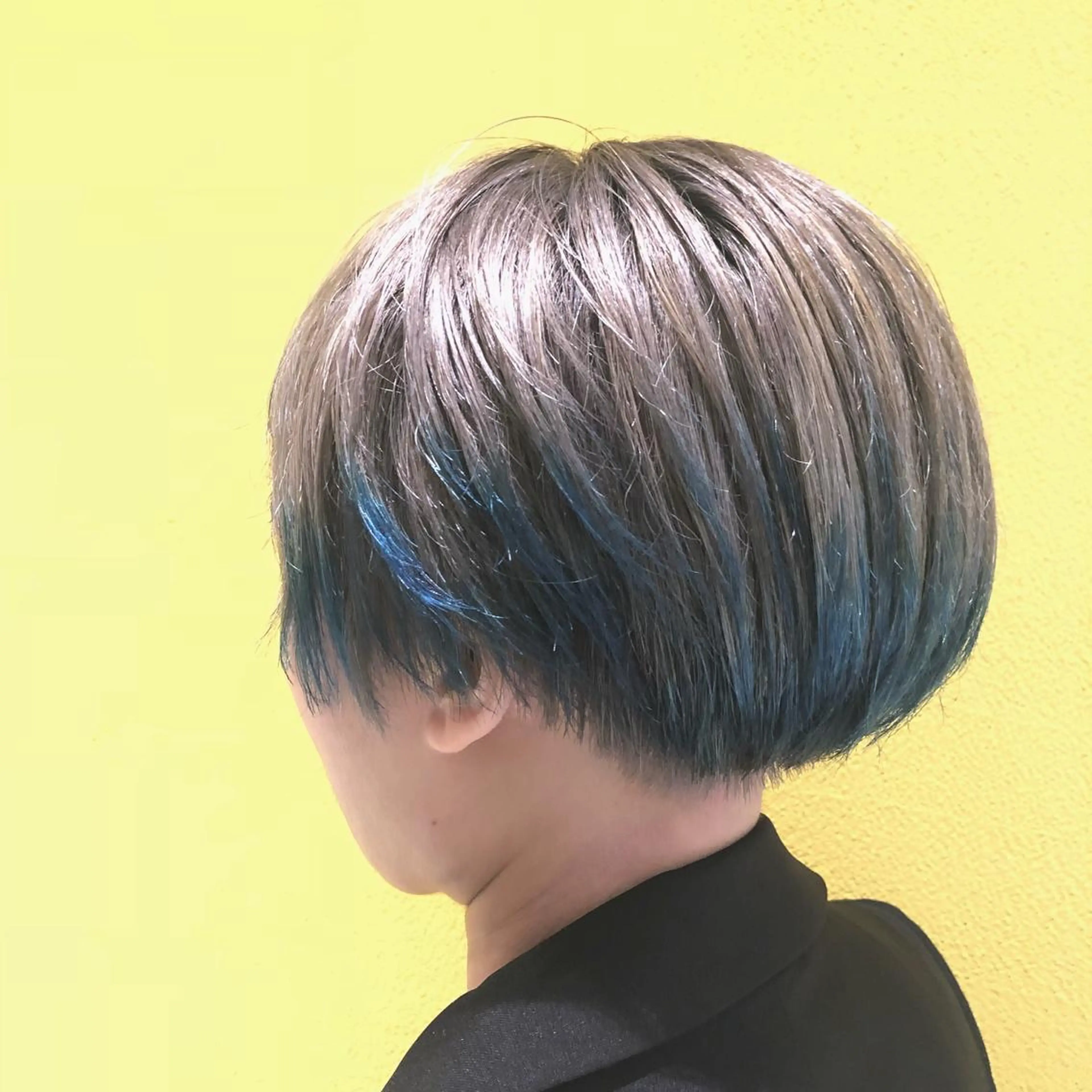 ショート カラー ブルーカラー シルバー ヘアカラー sano sayakaのヘアスタイル