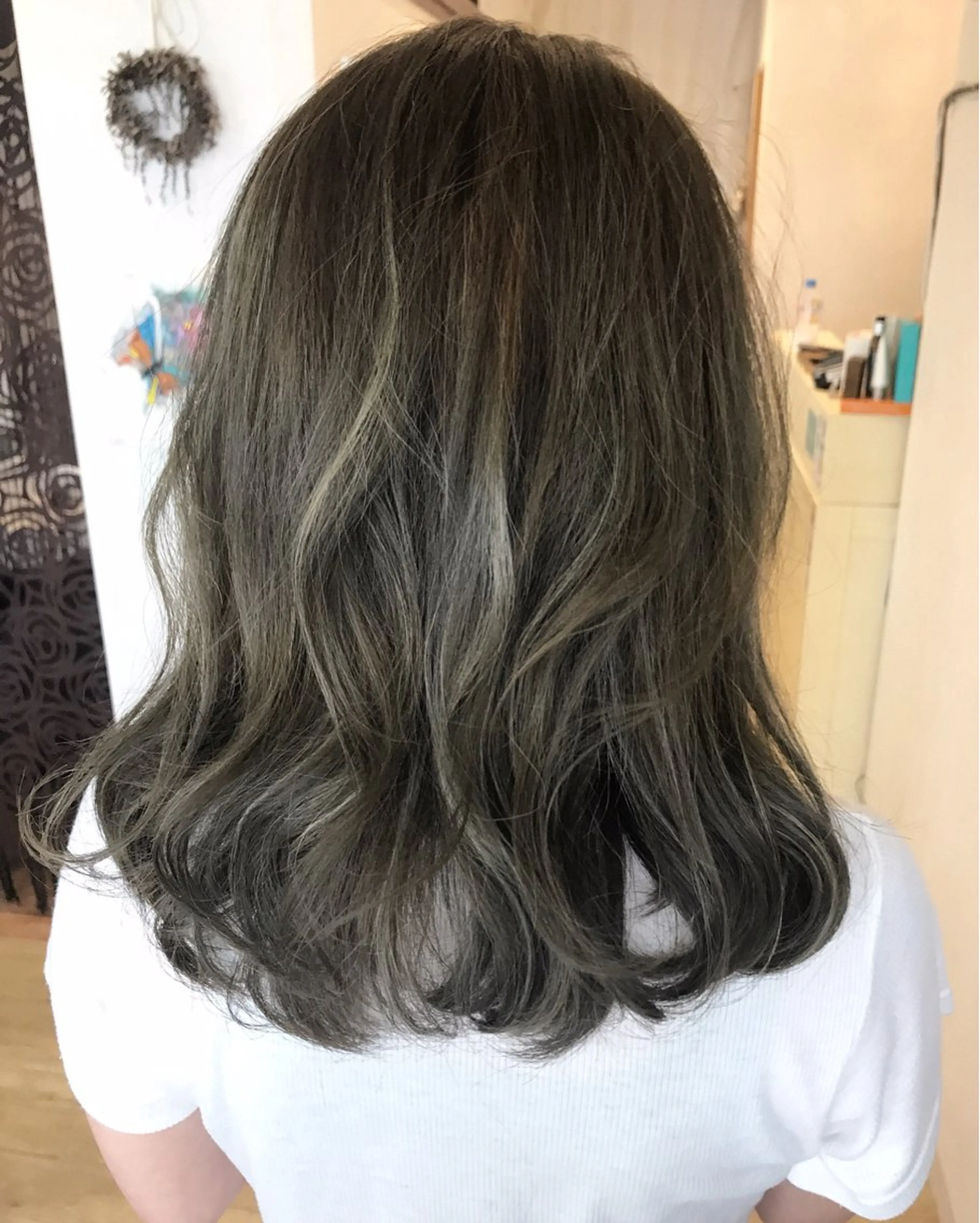 ミディアム カラー ハイライトカラー ハイライト カット ヘアカラー grand juteのヘアスタイル