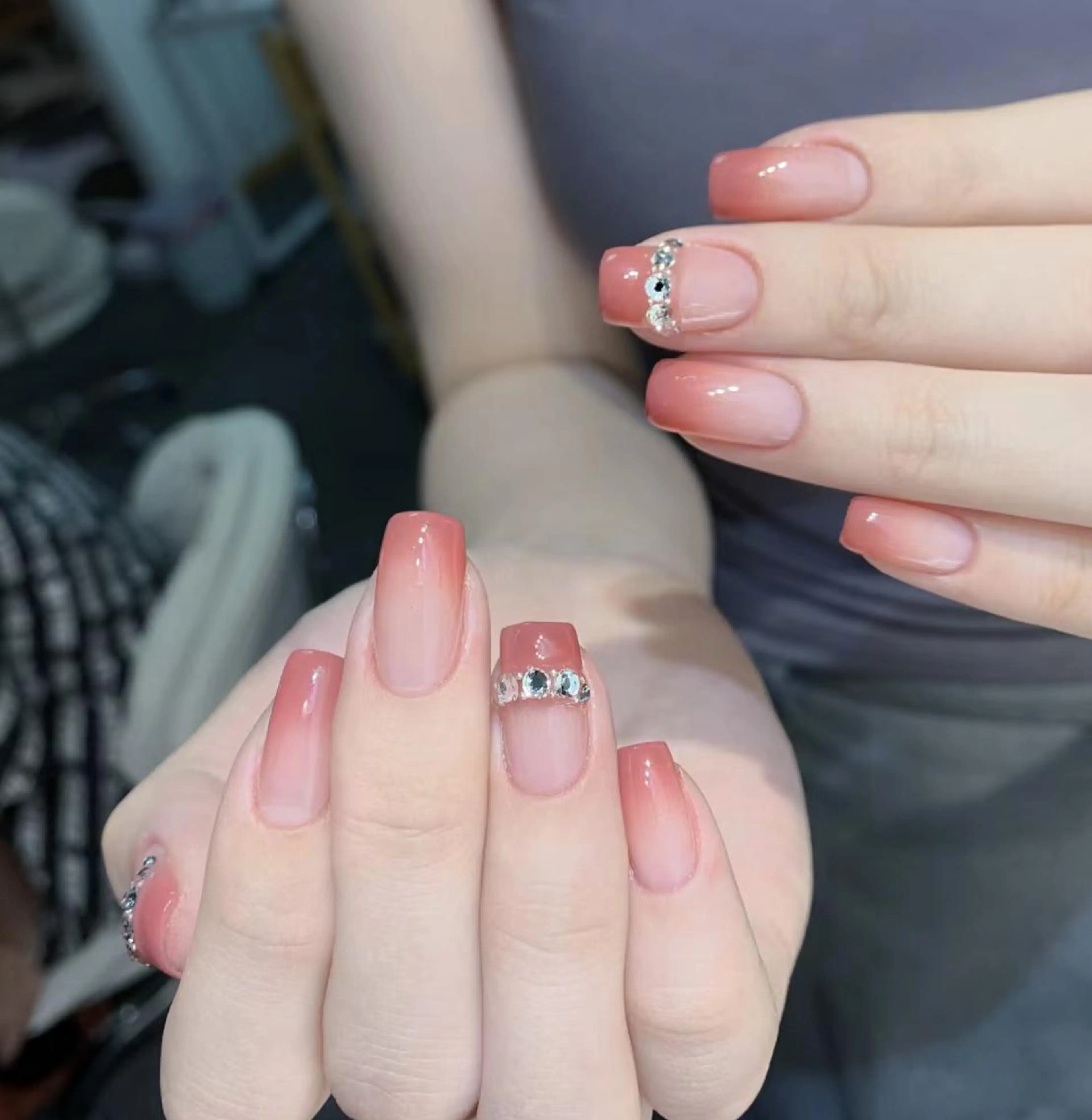 ネイル アートネイル 長さ出し ネイルチップ Queens PUPUのネイルデザイン