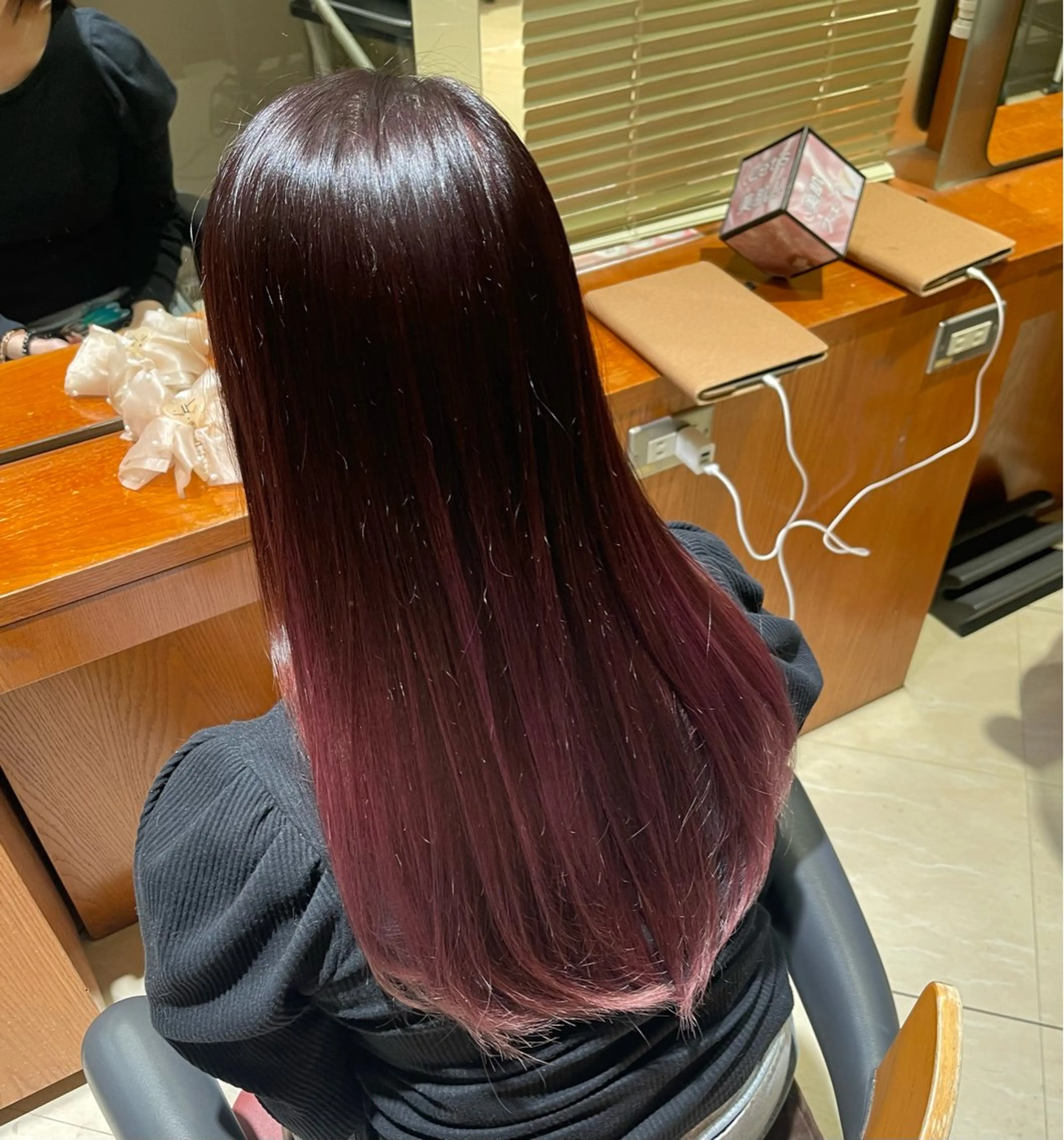 ロング カラー カット 前田 彩良のヘアスタイル