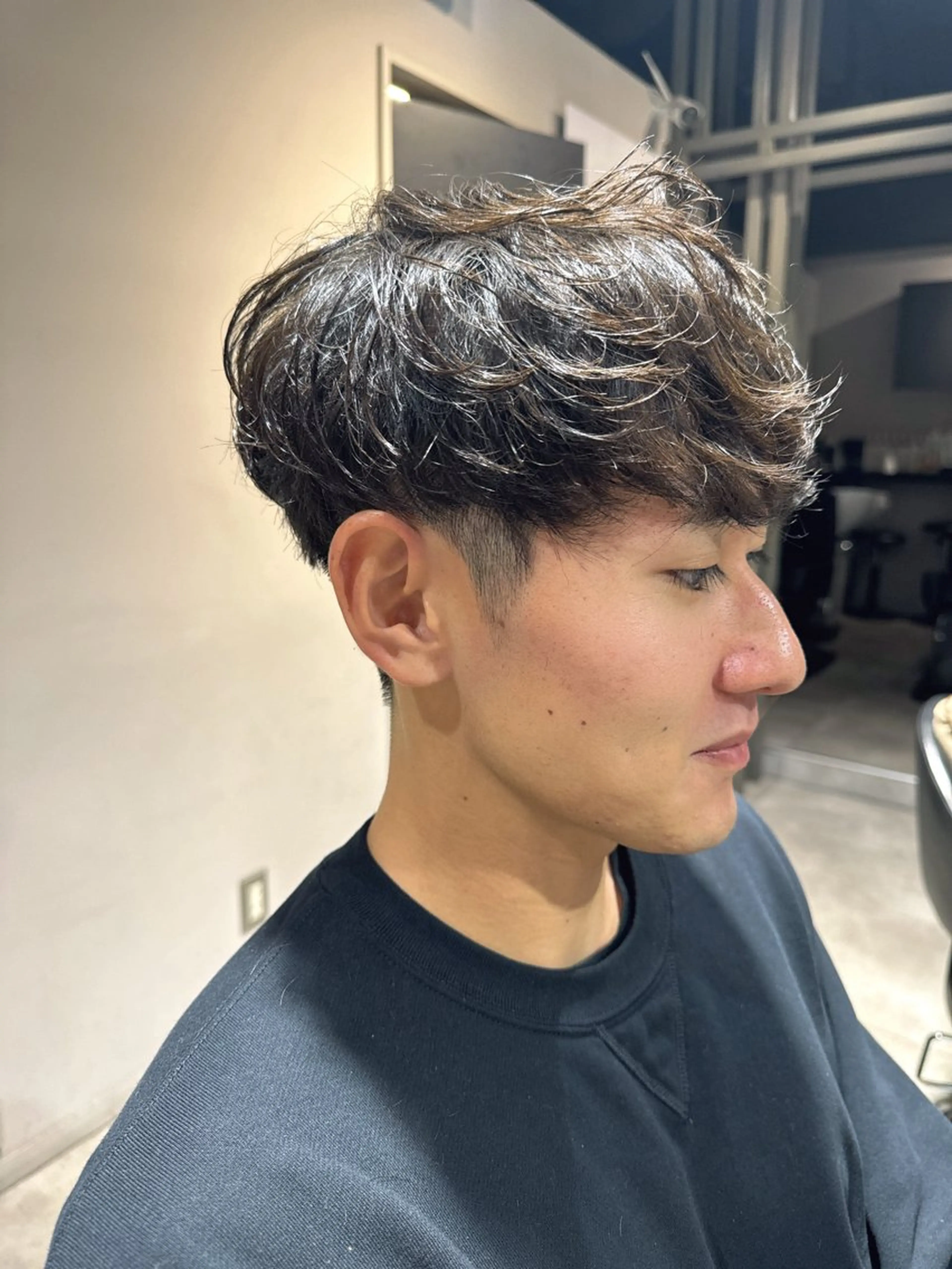 ミディアム パーマ メンズ ミディアムパーマ メンズパーマ くせ毛 カット パーマ トリートメント 似合う髪型が 分からない方へのヘアスタイル