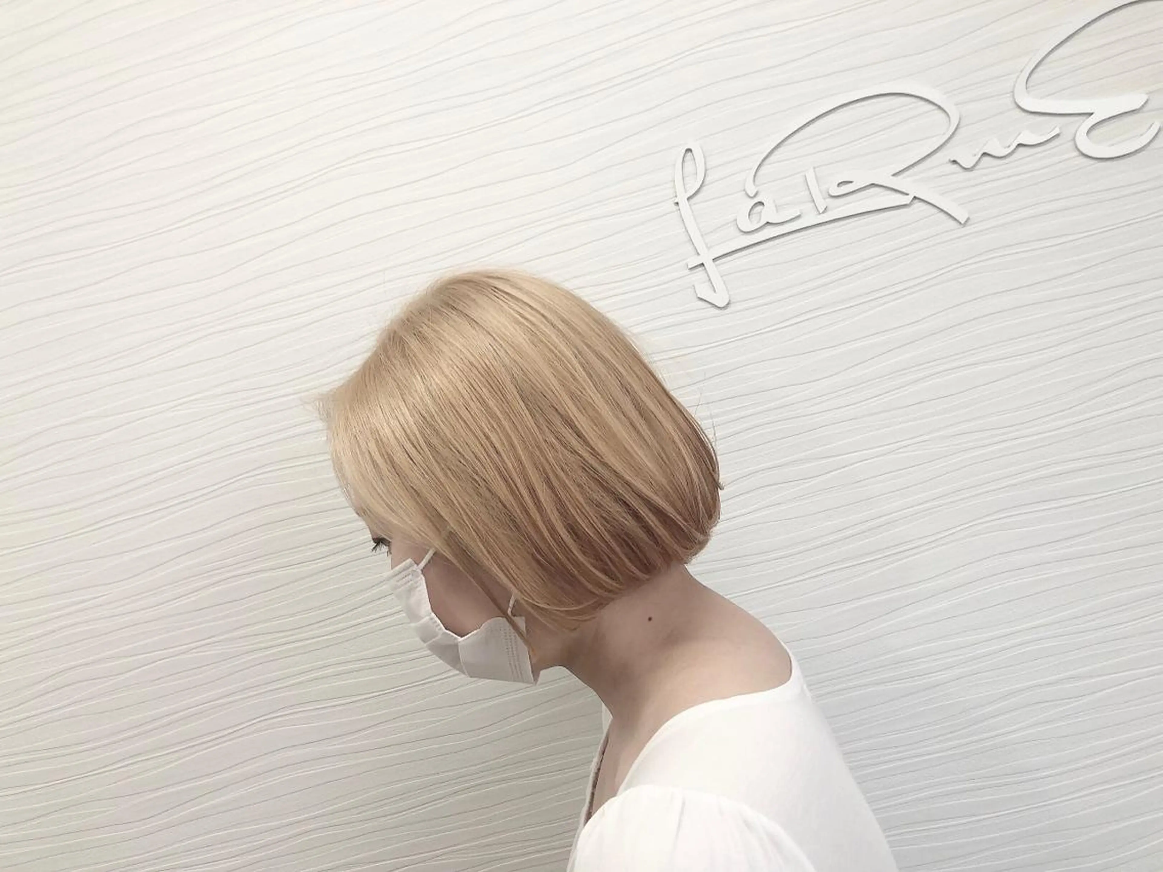 ショート カラー ブリーチ LaRmE Ayumi.のヘアスタイル