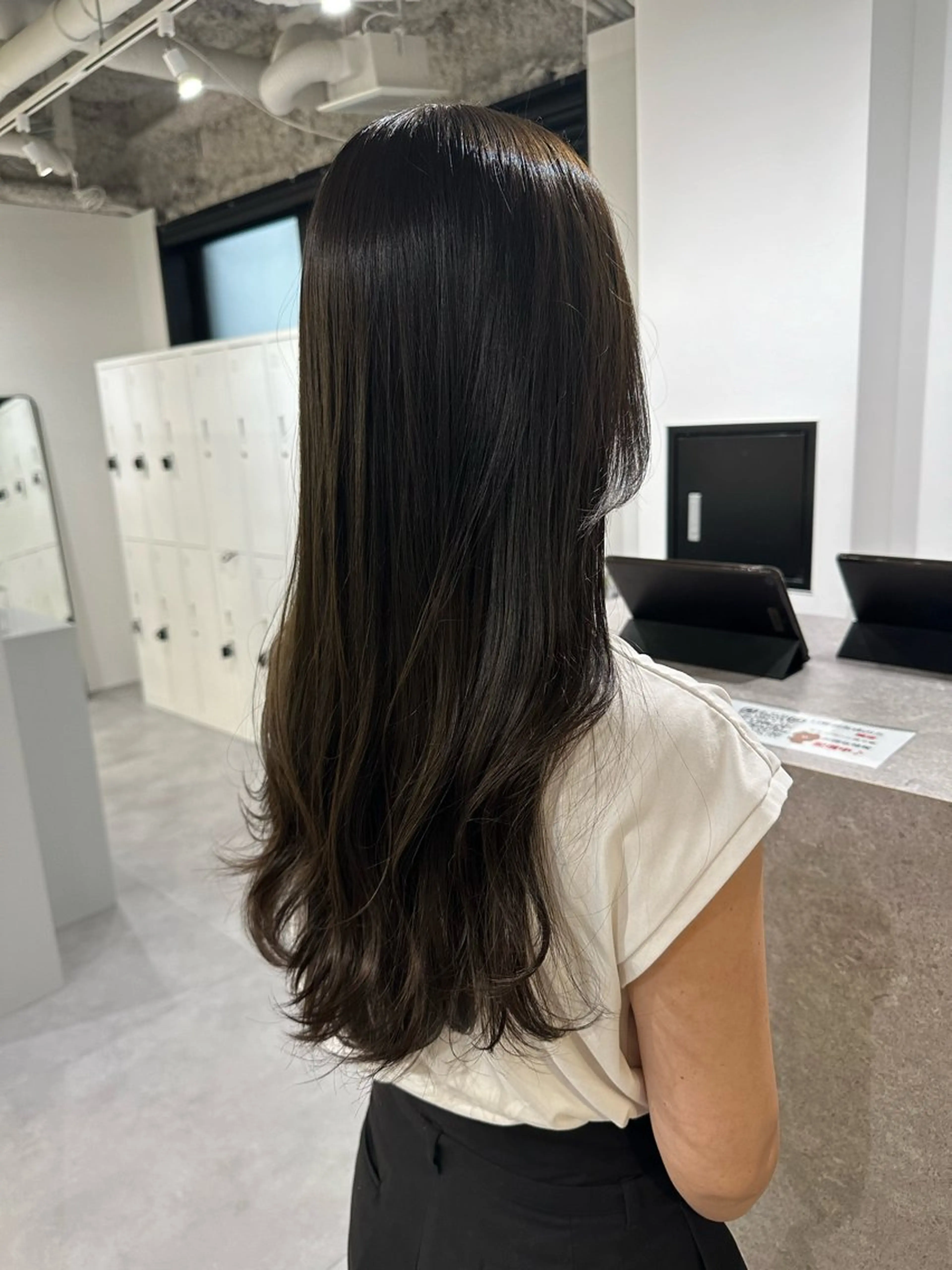 ロング レイヤーカット ローレイヤー カット ヘアカラー トリートメント アンニュイヘア/ 顔周りカット/眞弓萌のヘアスタイル