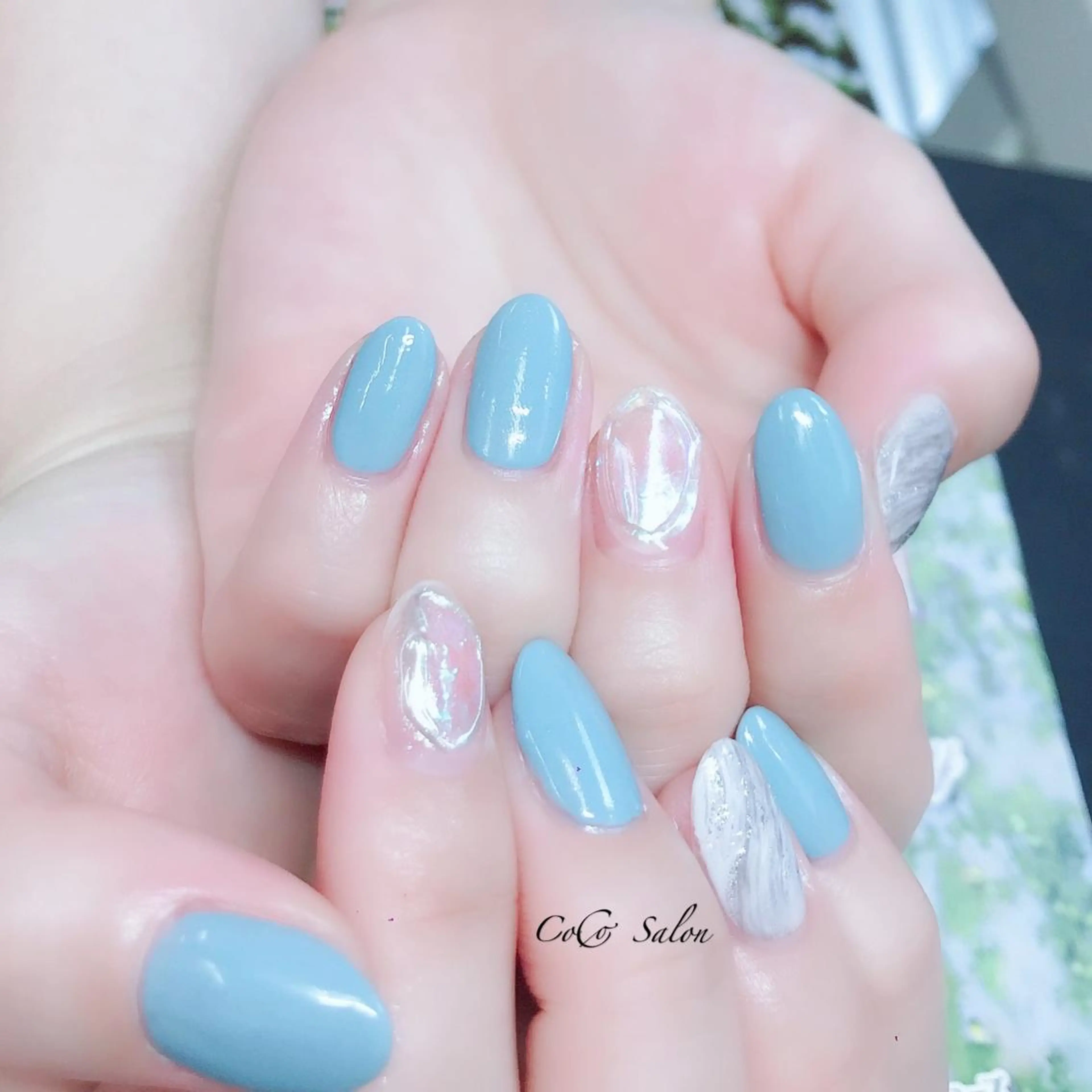 ネイル オーロラネイル ブルー 氷ネイル・うるうるネイル ワンカラーネイル 春ネイル CoCoSalon ネイル/まつ毛予約のネイルデザイン