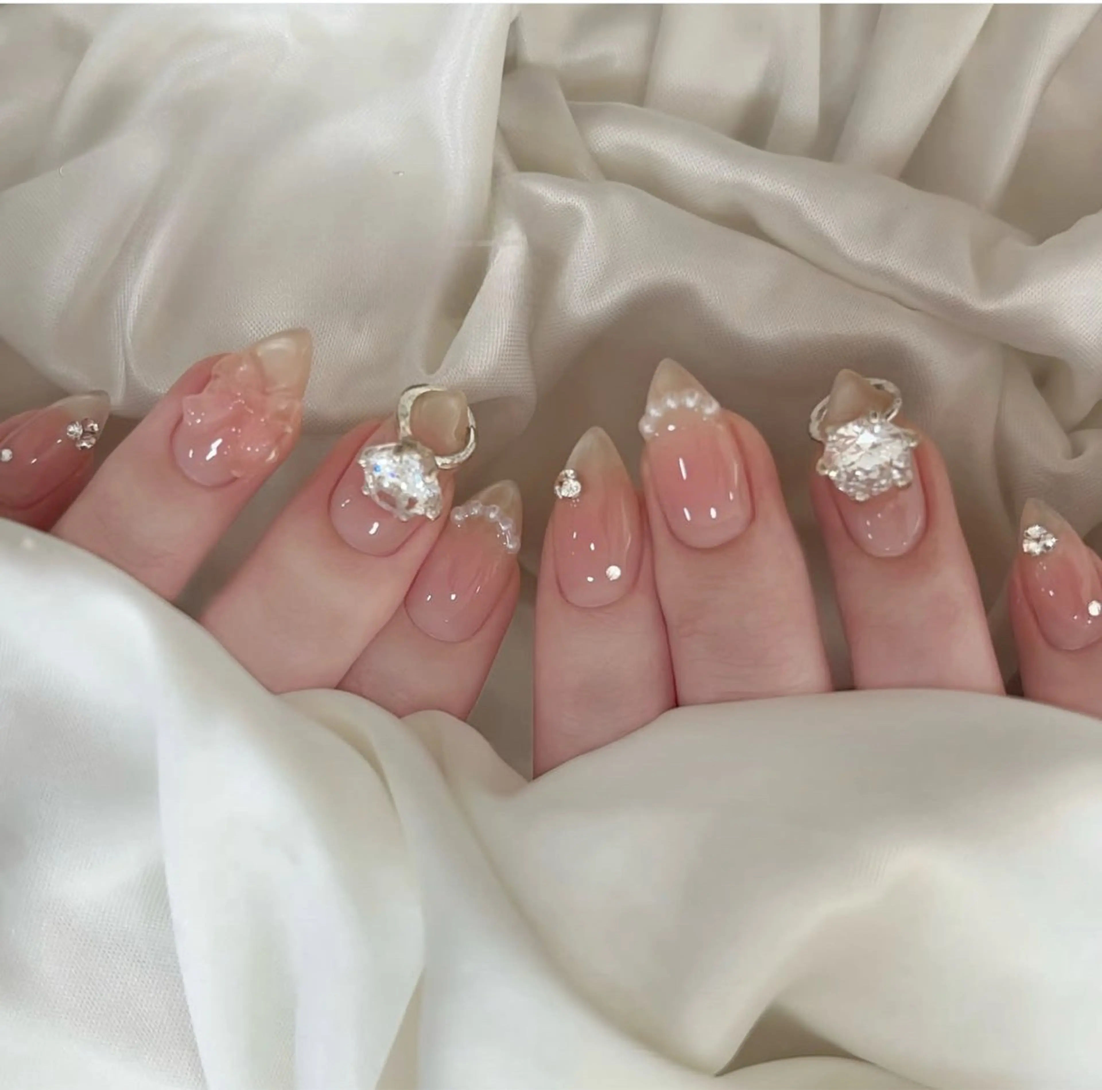 ネイル アニマル柄 オーロラネイル チークネイル フラッシュネイル ジェルネイル ハンドネイル Lyna 池袋のネイルデザイン