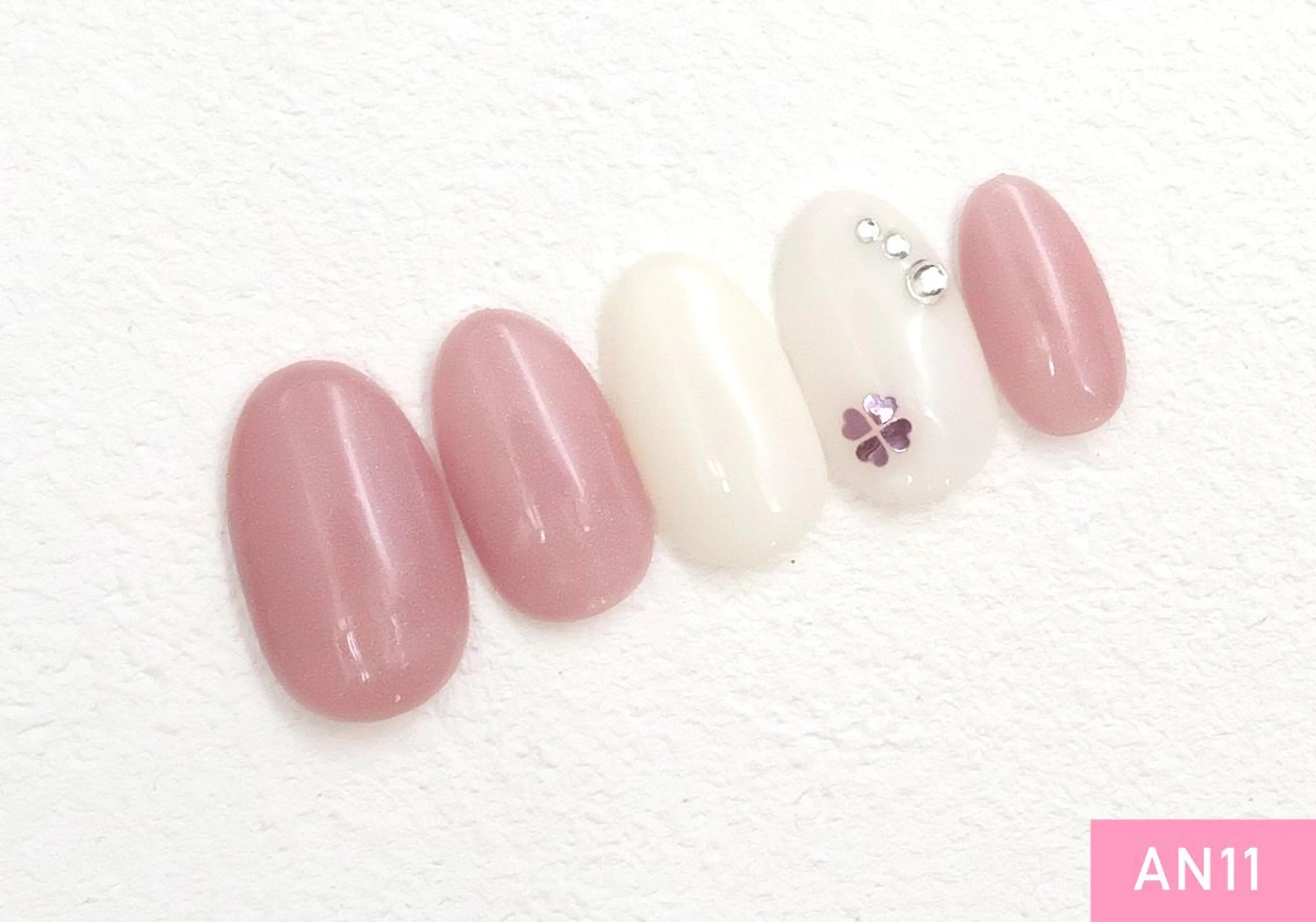 ネイル シルバー 池袋🪐 Nailのネイルデザイン