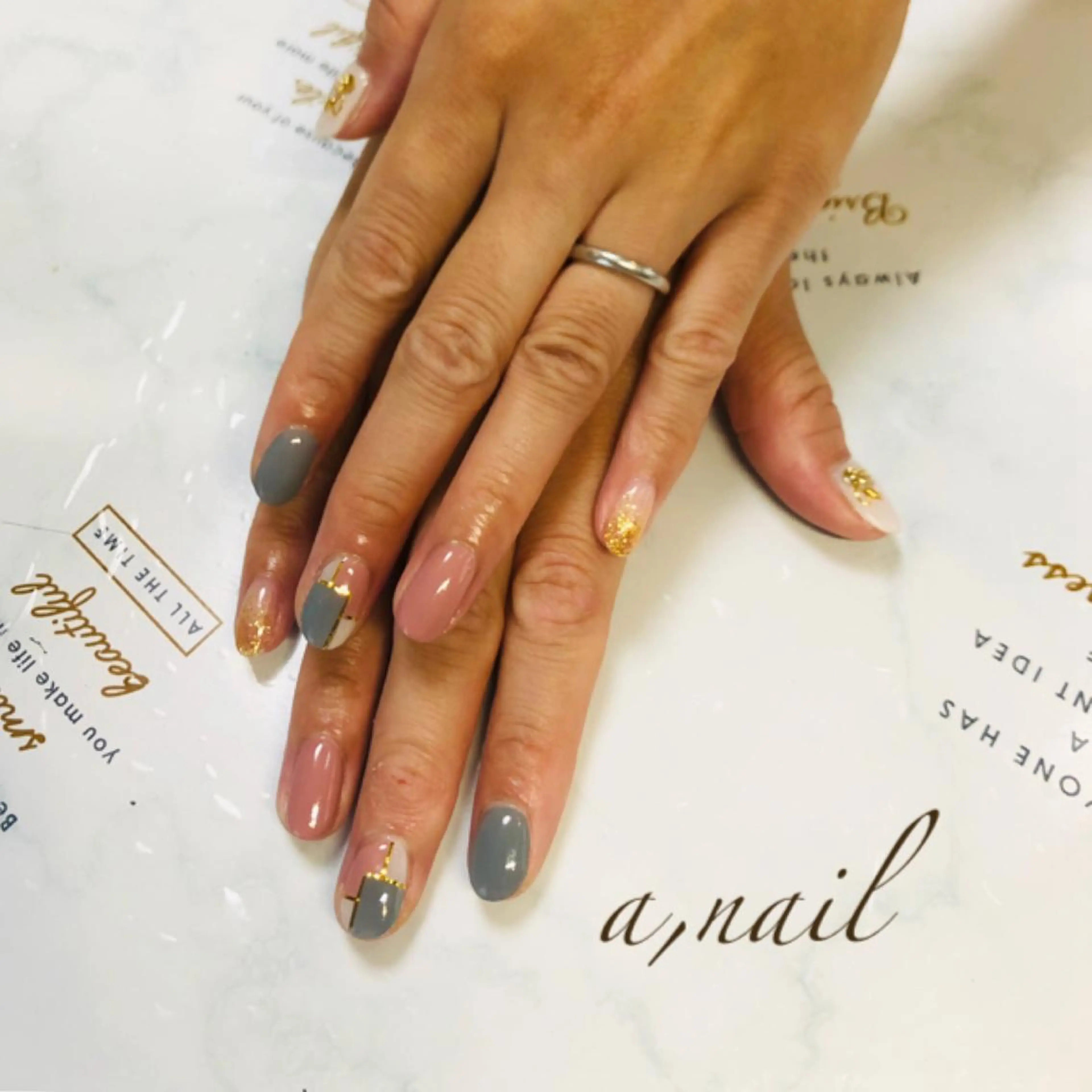 ネイル フットネイル ジェルネイル グラデーション ラメ(グリッター) ラメグラデーション ハンドネイル ネイルサロン エーネイルのネイルデザイン