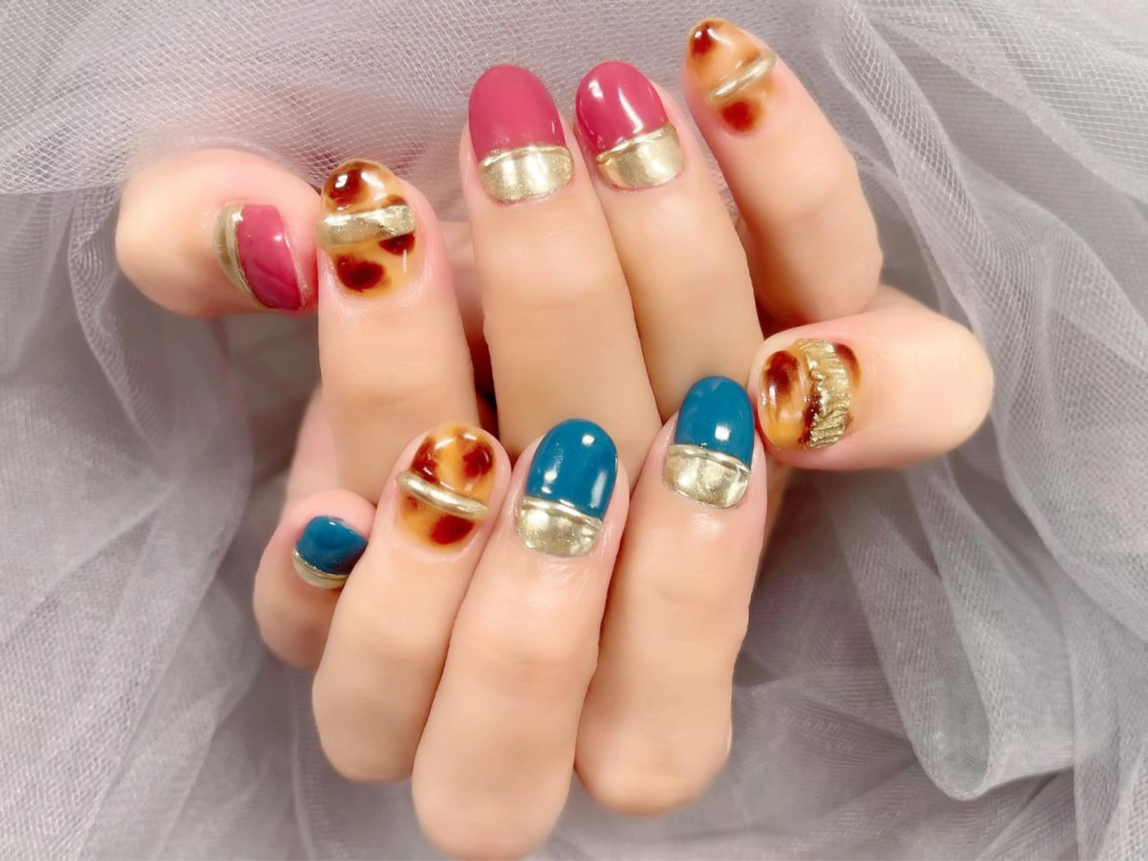 ネイル べっ甲ネイル ブルー ピンク ハンドネイル Nail Salon KURELLYのネイルデザイン