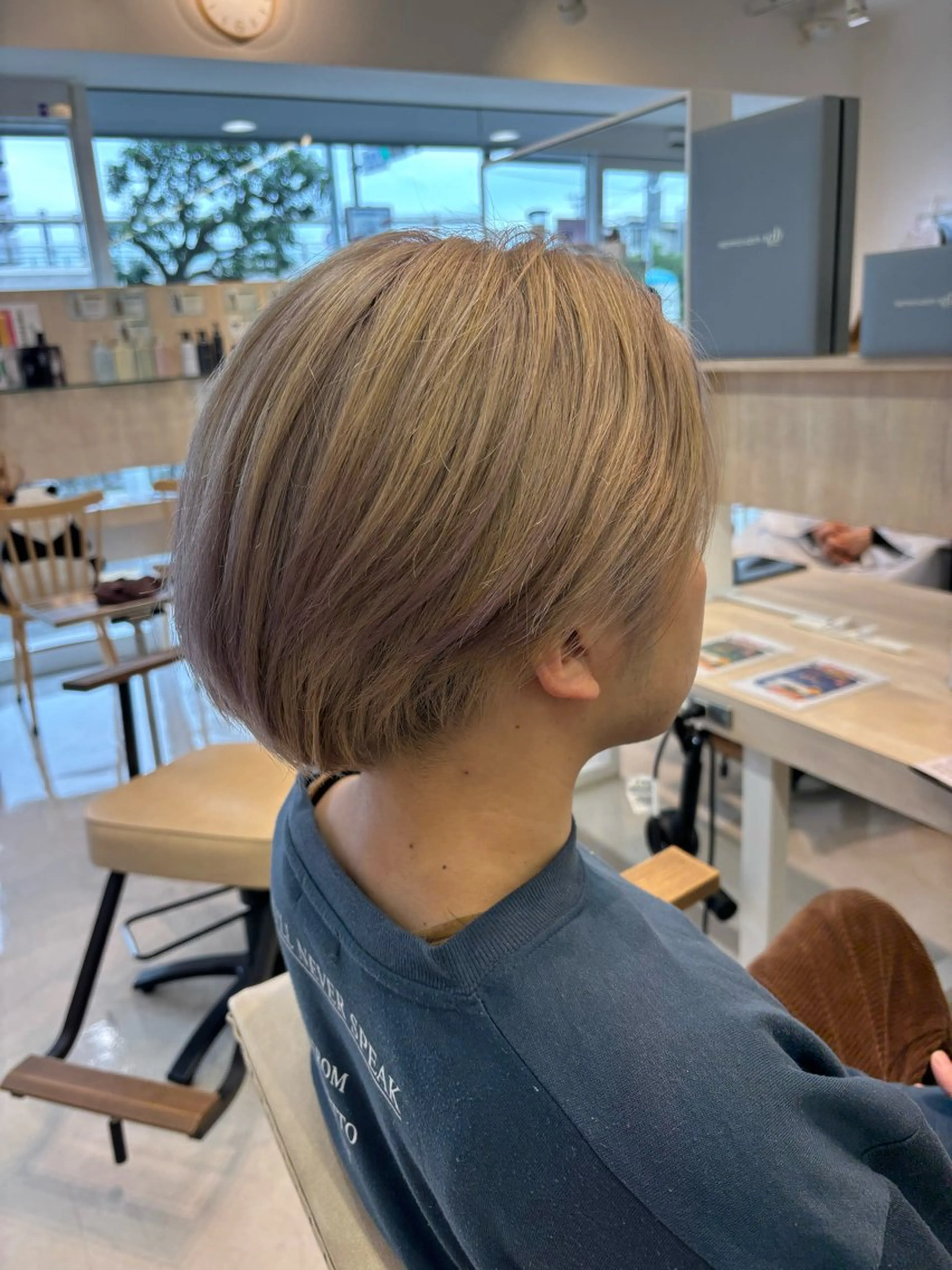 カラー メンズ メンズバレイヤージュ メンズブリーチ メンズハイライト バレイヤージュ ブリーチ ヘアカラー ニュアンスパーマ/ フェザー/マッシュのヘアスタイル