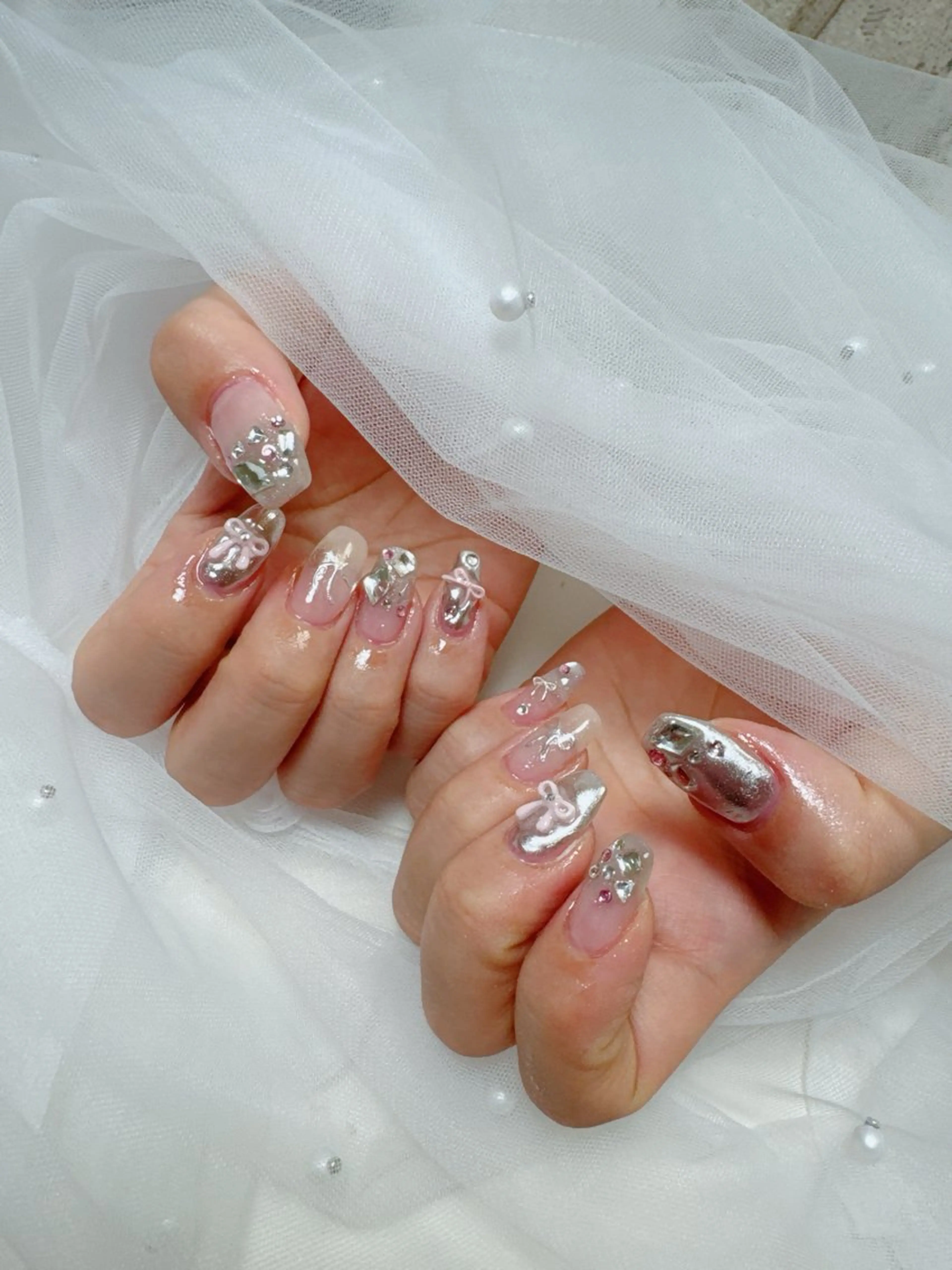 ネイル 成人式 フレンチネイル ジェルネイル ガラスフレンチ キラキラネイル ハンドネイル Queeens nailのネイルデザイン
