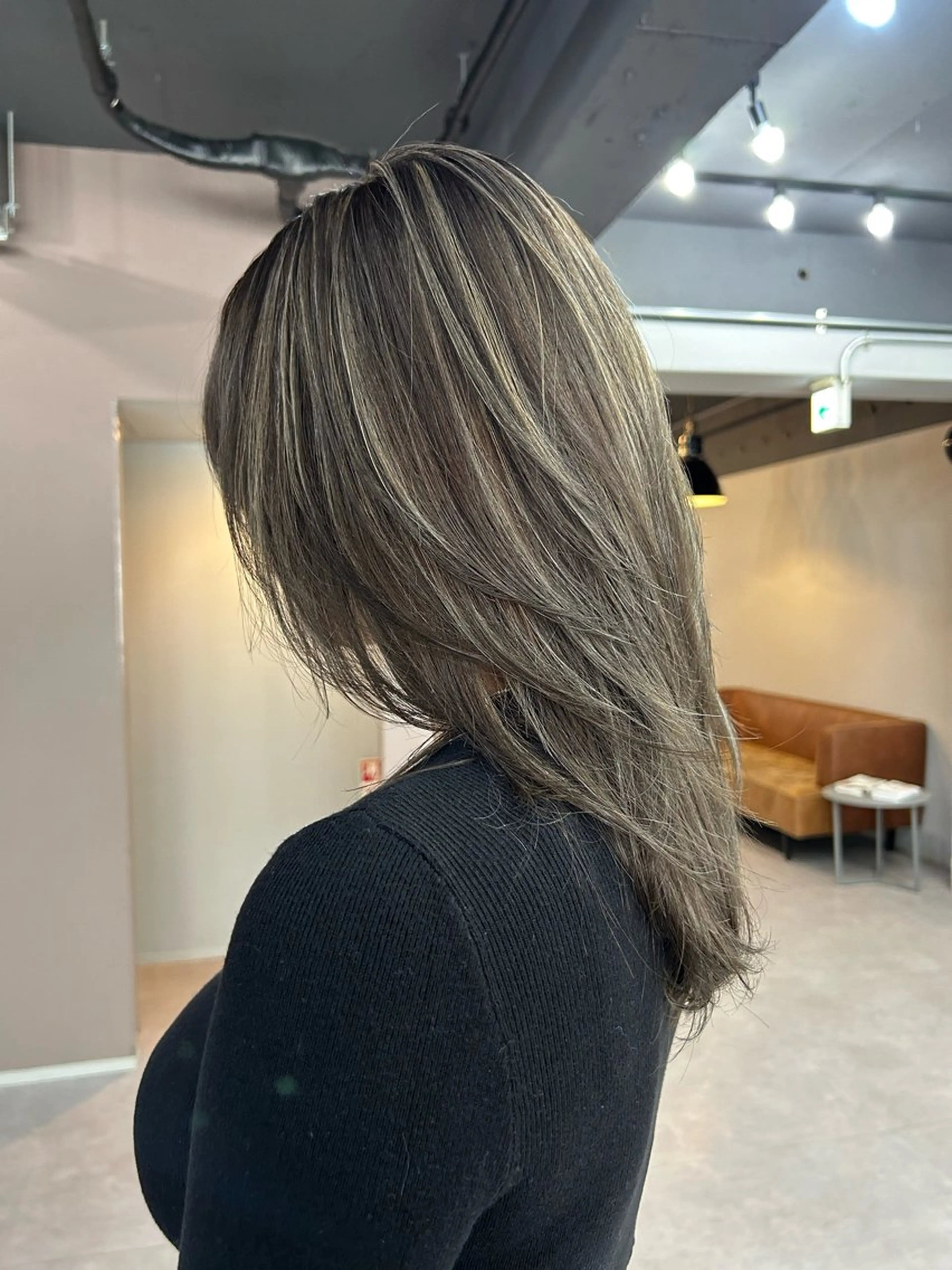 セミロング ヘアカラー ミディアムレイヤー カット/ハイライトのヘアスタイル