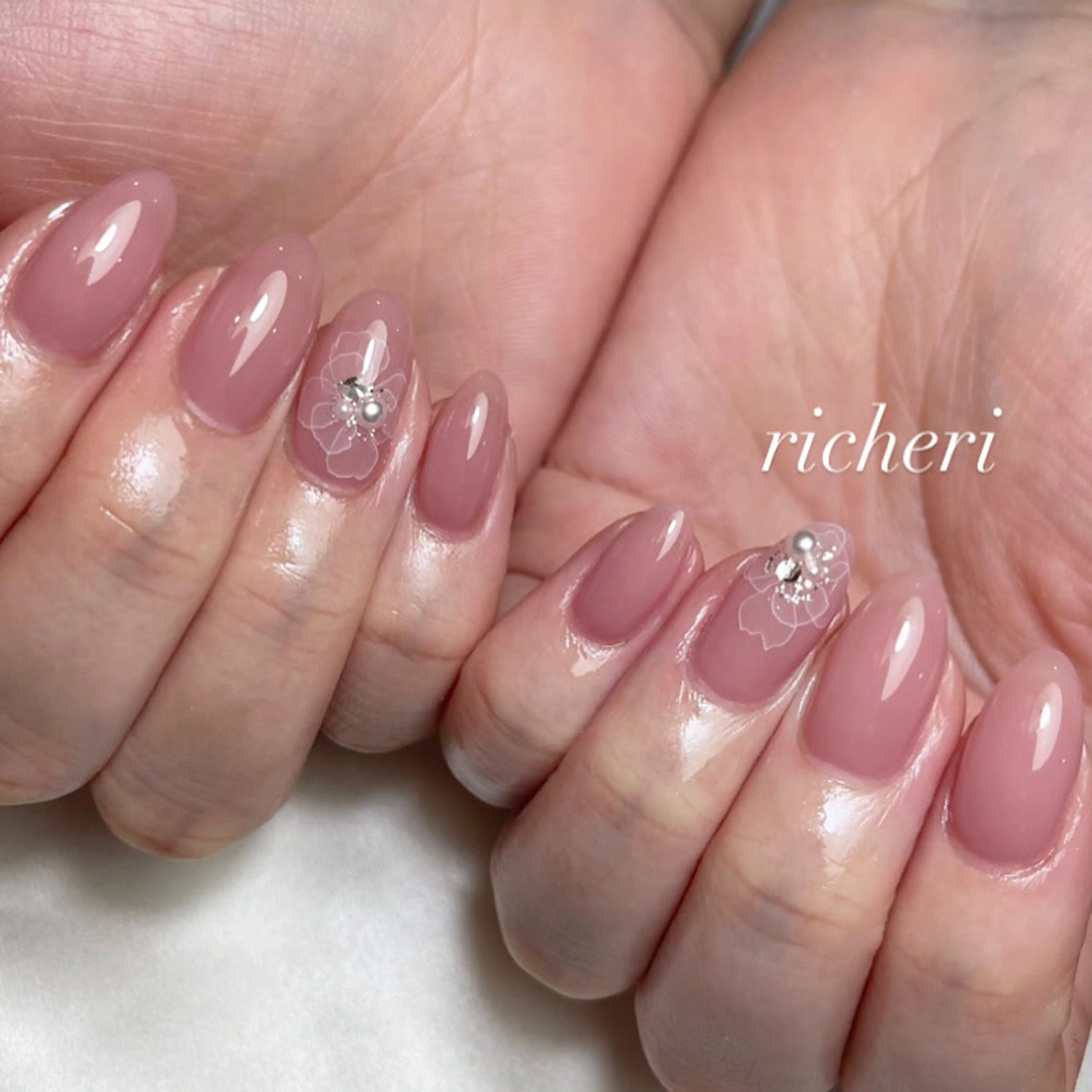 ミディアム ネイル ハンドネイル richeri beautyのエステ・リラクイメージ