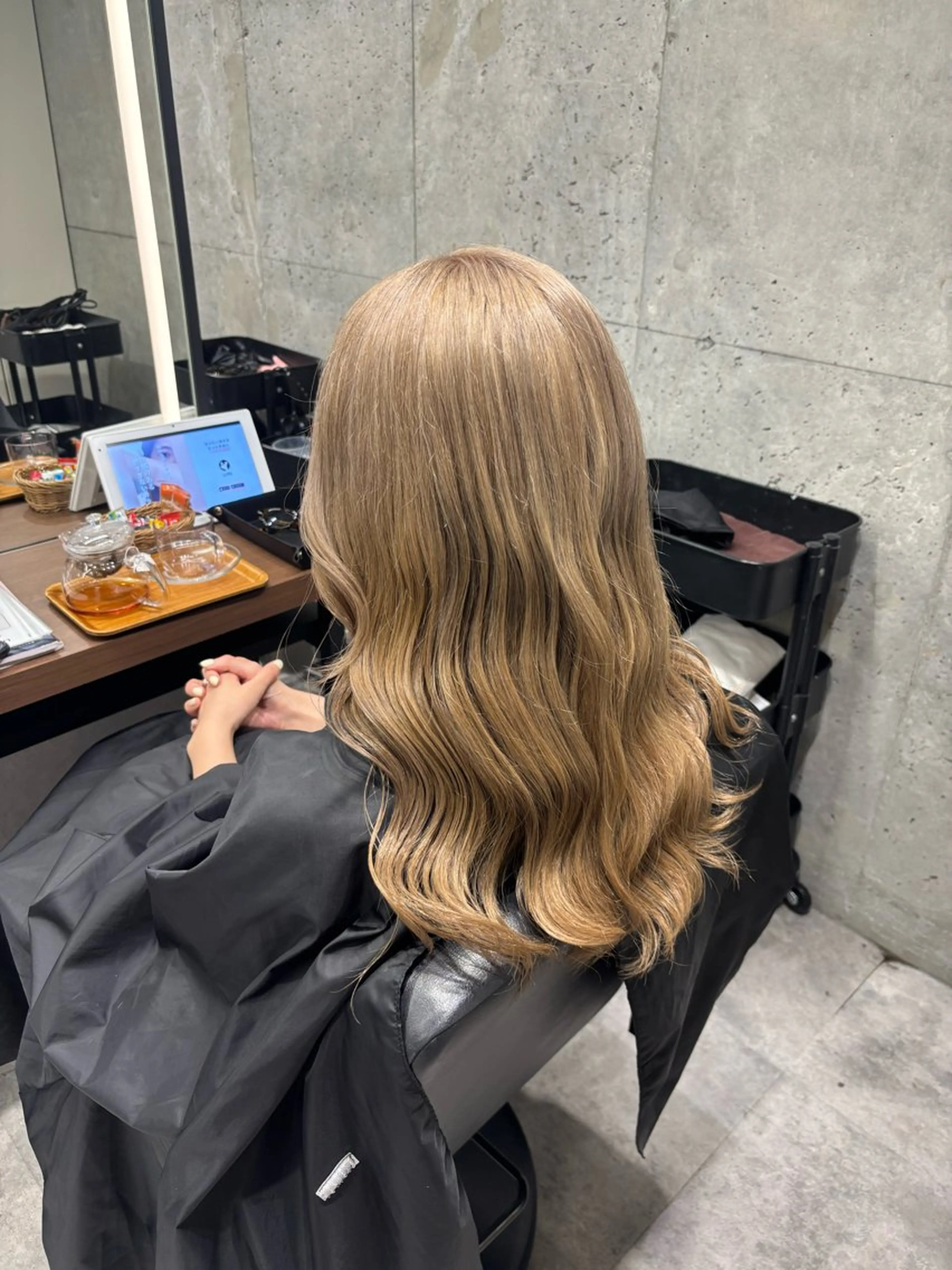 カラー ブリーチ グレージュ ハイトーンカラー ヘアカラー 暖色/ハイトーン/ カラー/HBLのヘアスタイル