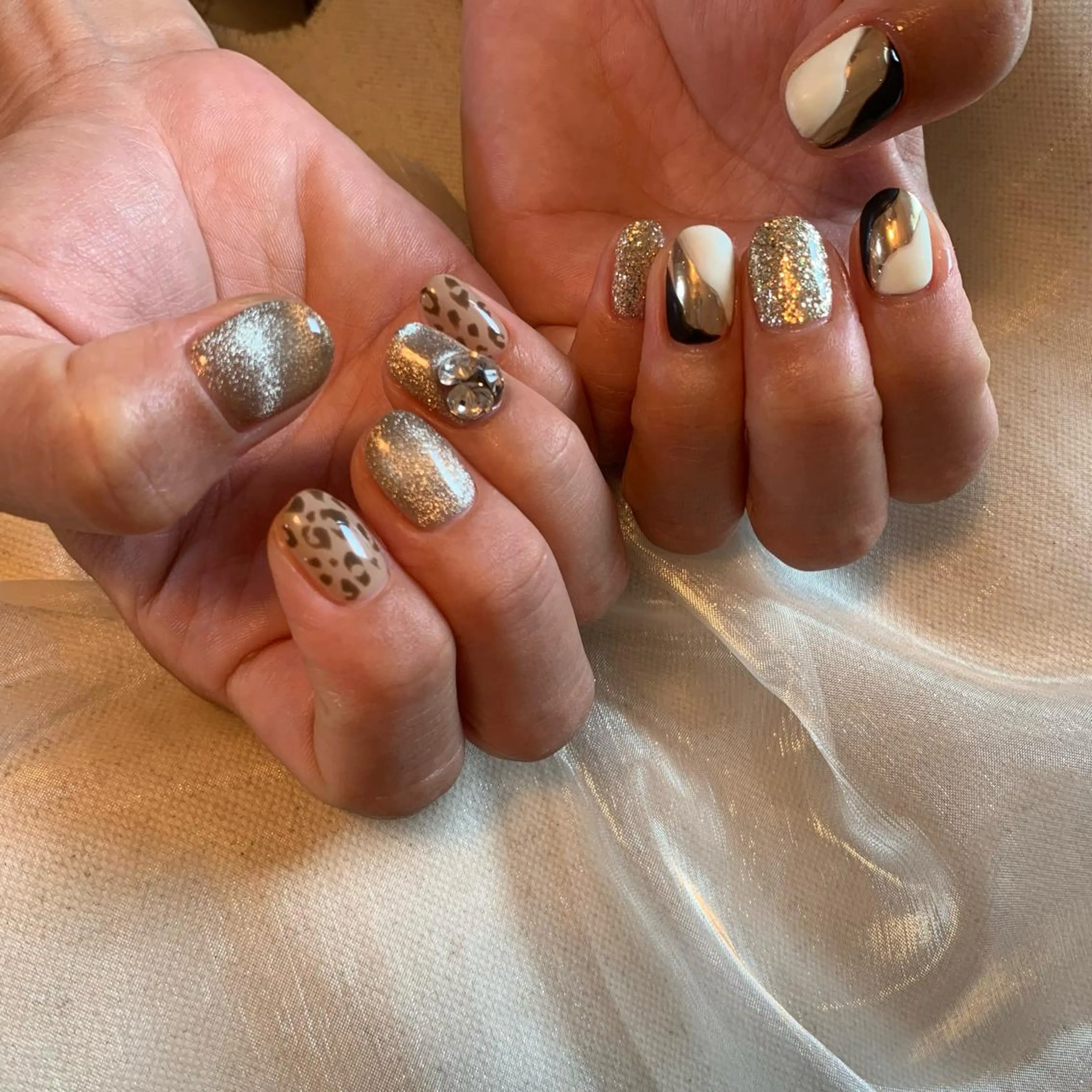 ネイル ストーンネイル repos~ルポ~所属・里見 麗のネイルデザイン