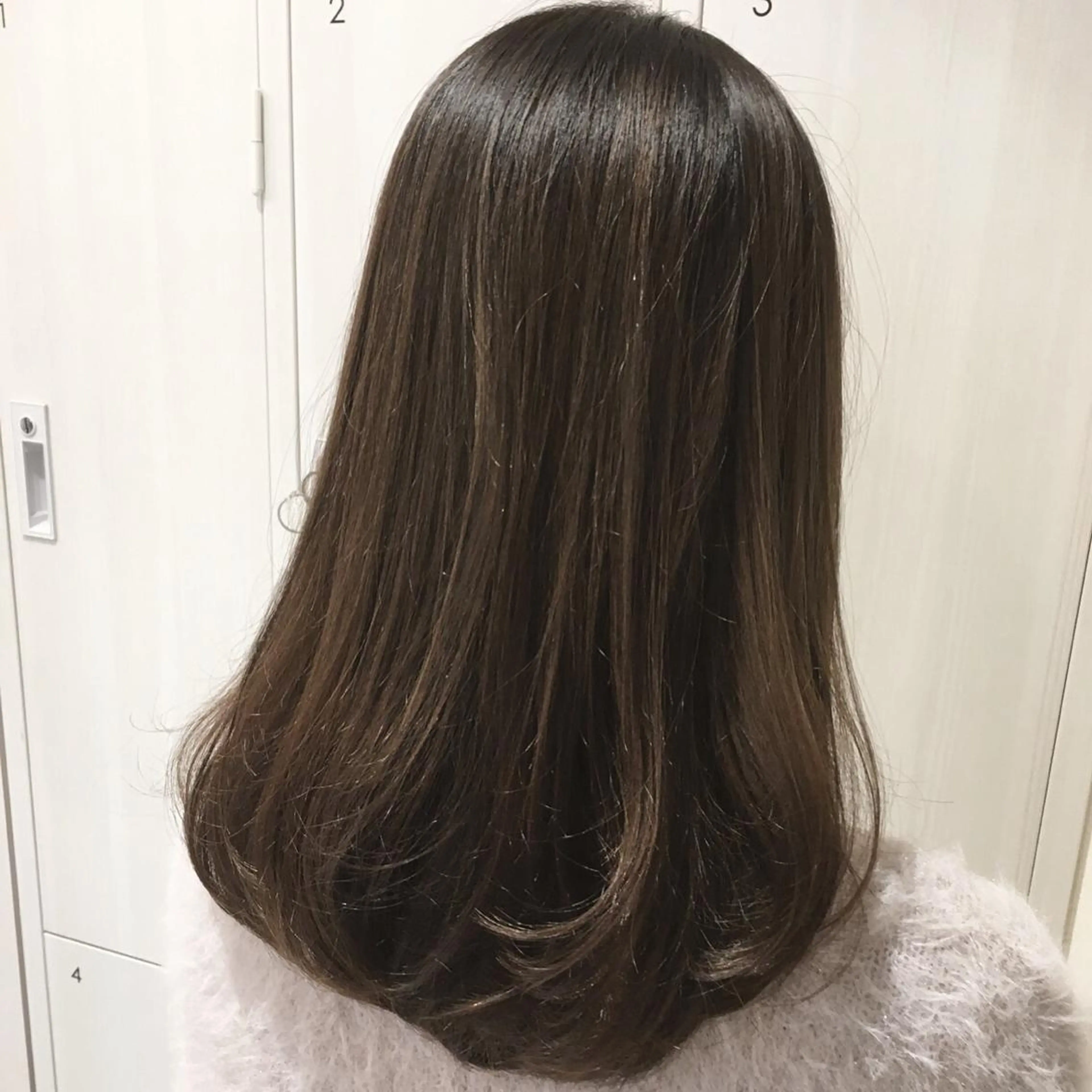 ロング カラー アッシュ アッシュグレー ブルーカラー 外国人風カラー 三鷹で1番ショート ボブをカットする新谷のヘアスタイル