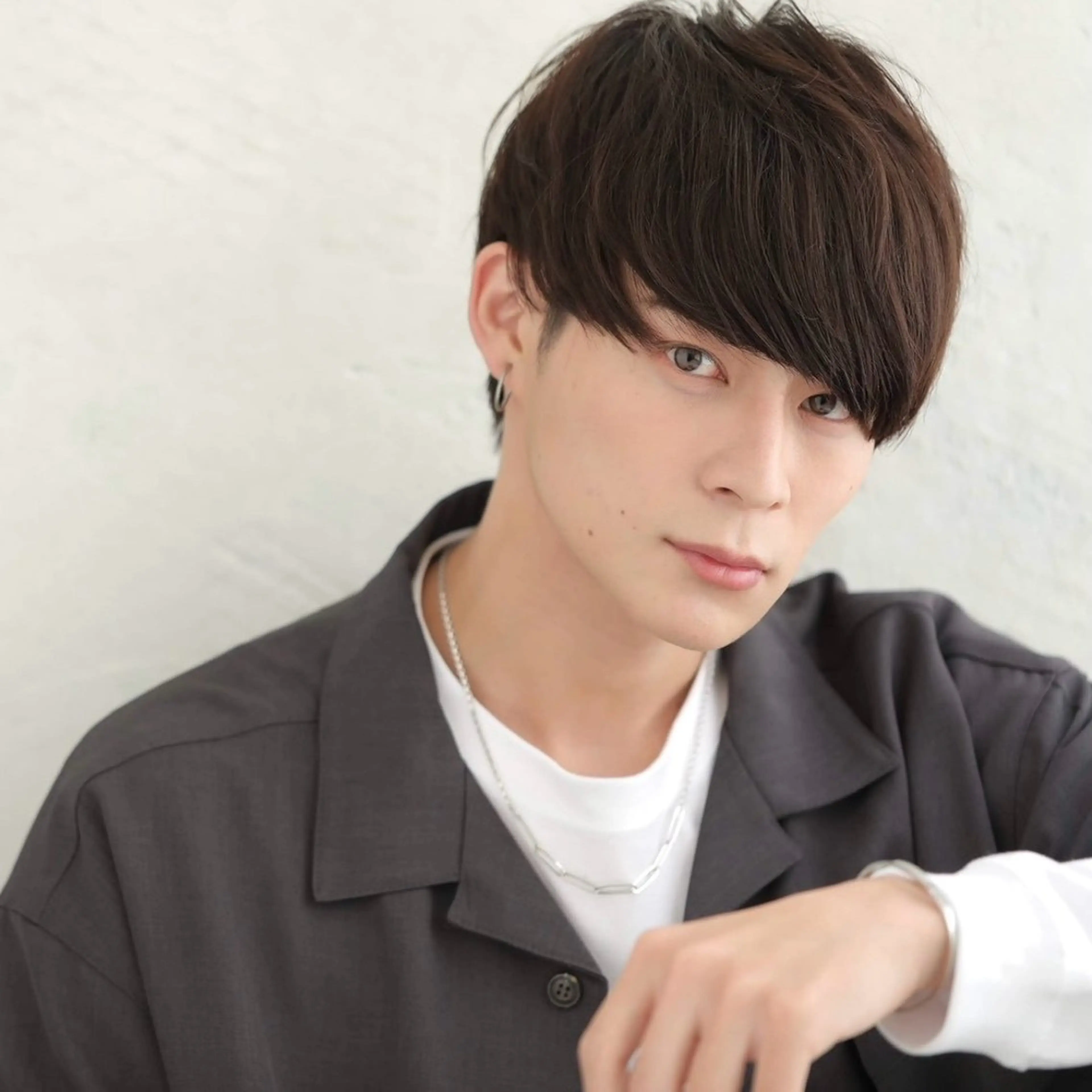 【髪質改善ストレート】【🙍‍♂️男性限定】✂️メンズカット + ⬇️縮毛矯正ストレート+🧴フローディアトリートメントの写真