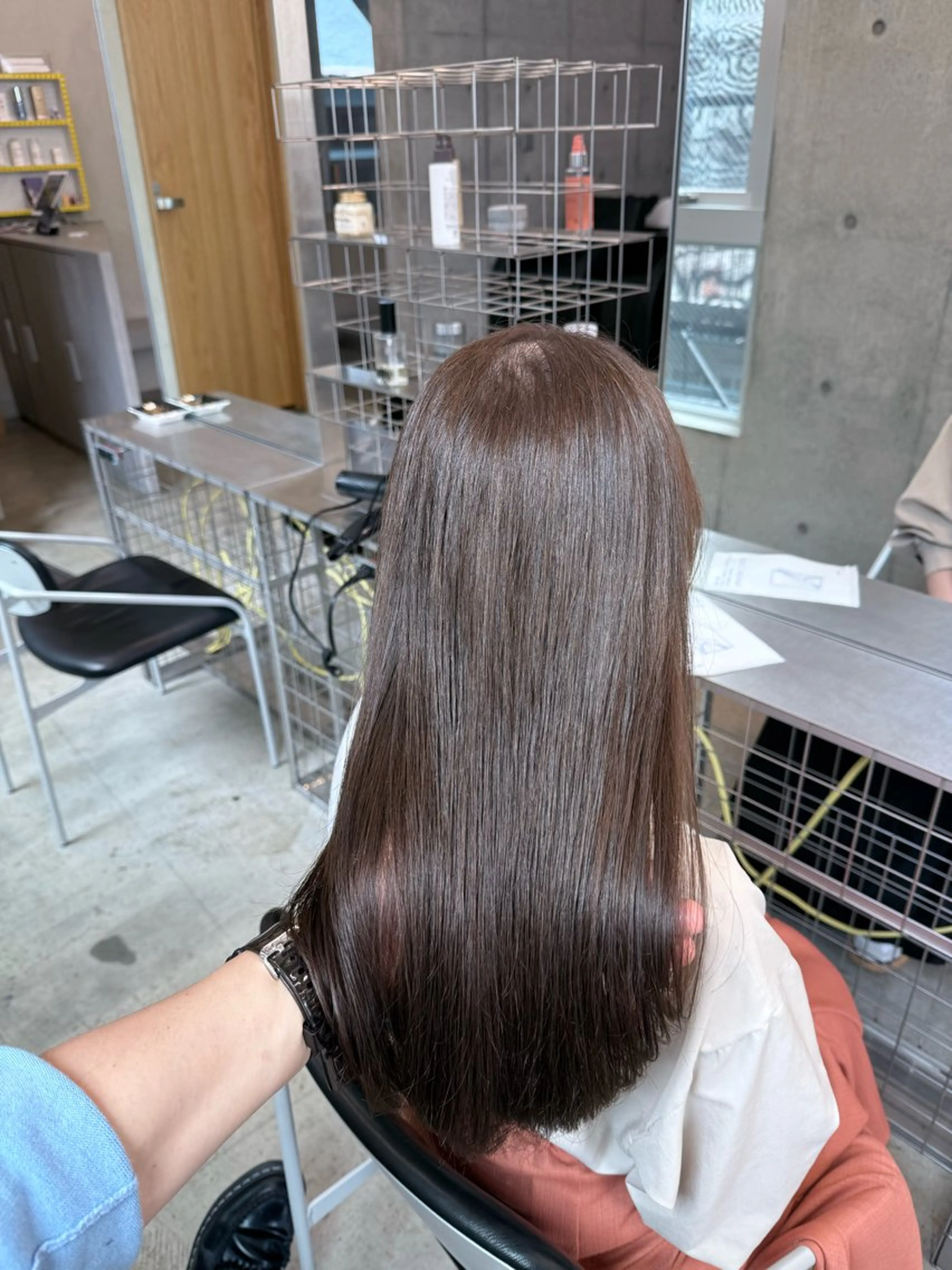 ロング ロングレイヤー アッシュ 顔周りカット 韓国風ヘア レイヤーカット カット 縮毛矯正 トリートメント 誰より丁寧なカット/ 小林輝/レイヤーのヘアスタイル