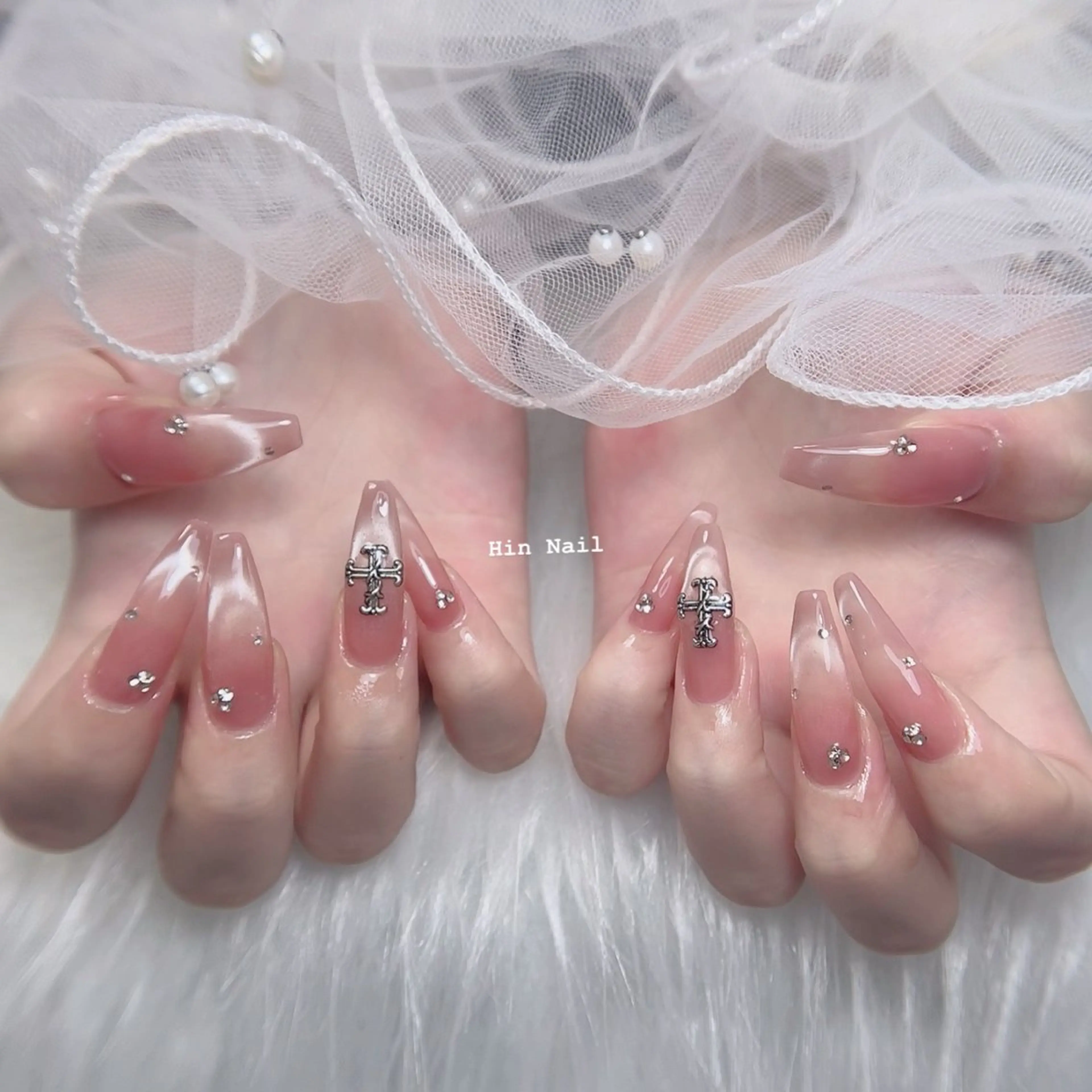 ネイル ハンドネイル Hin Nailsのネイルデザイン