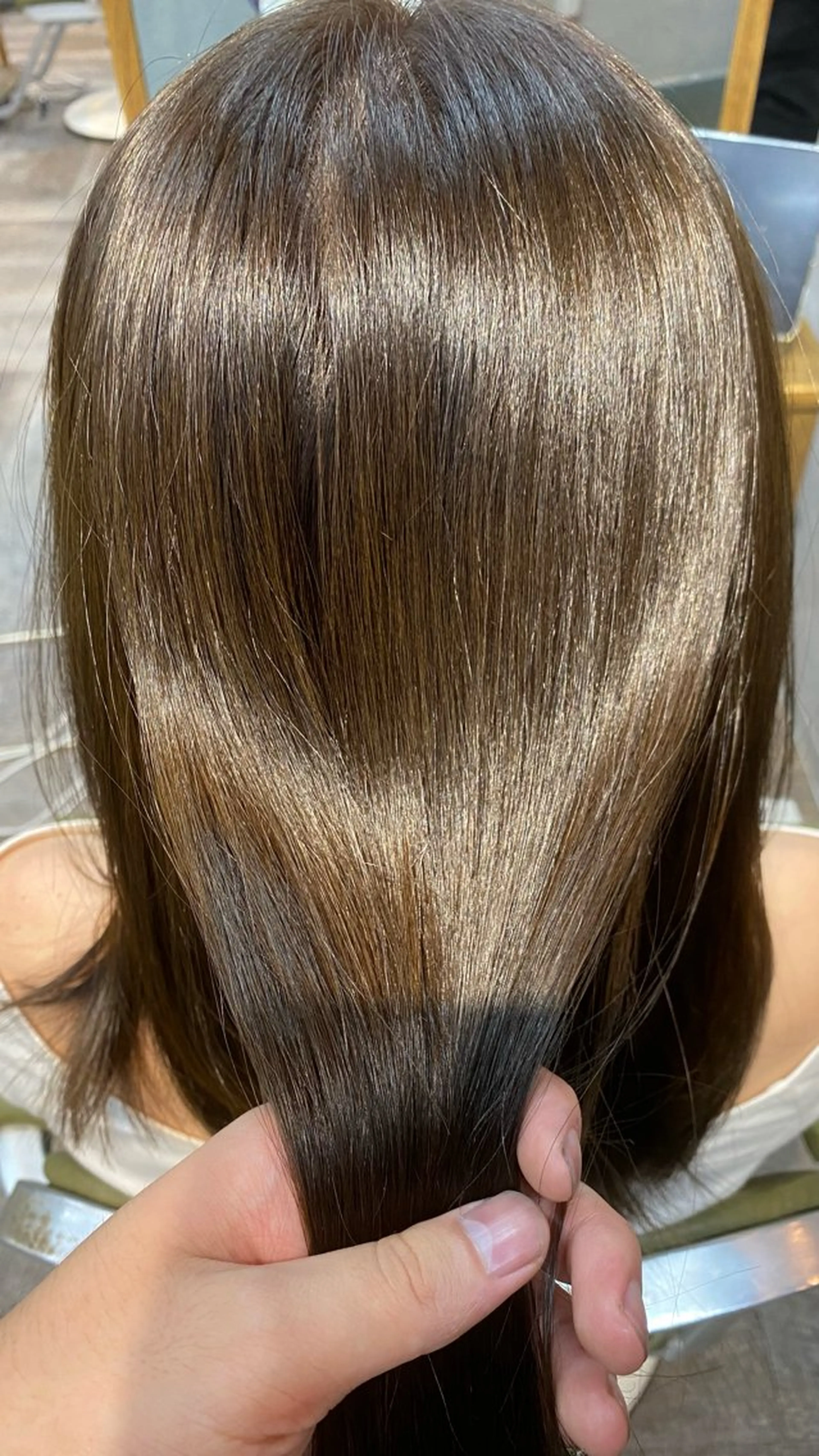 セミロング カラー グレージュ オリーブグレージュ オリーブグレー 飯田 雷晟のヘアスタイル