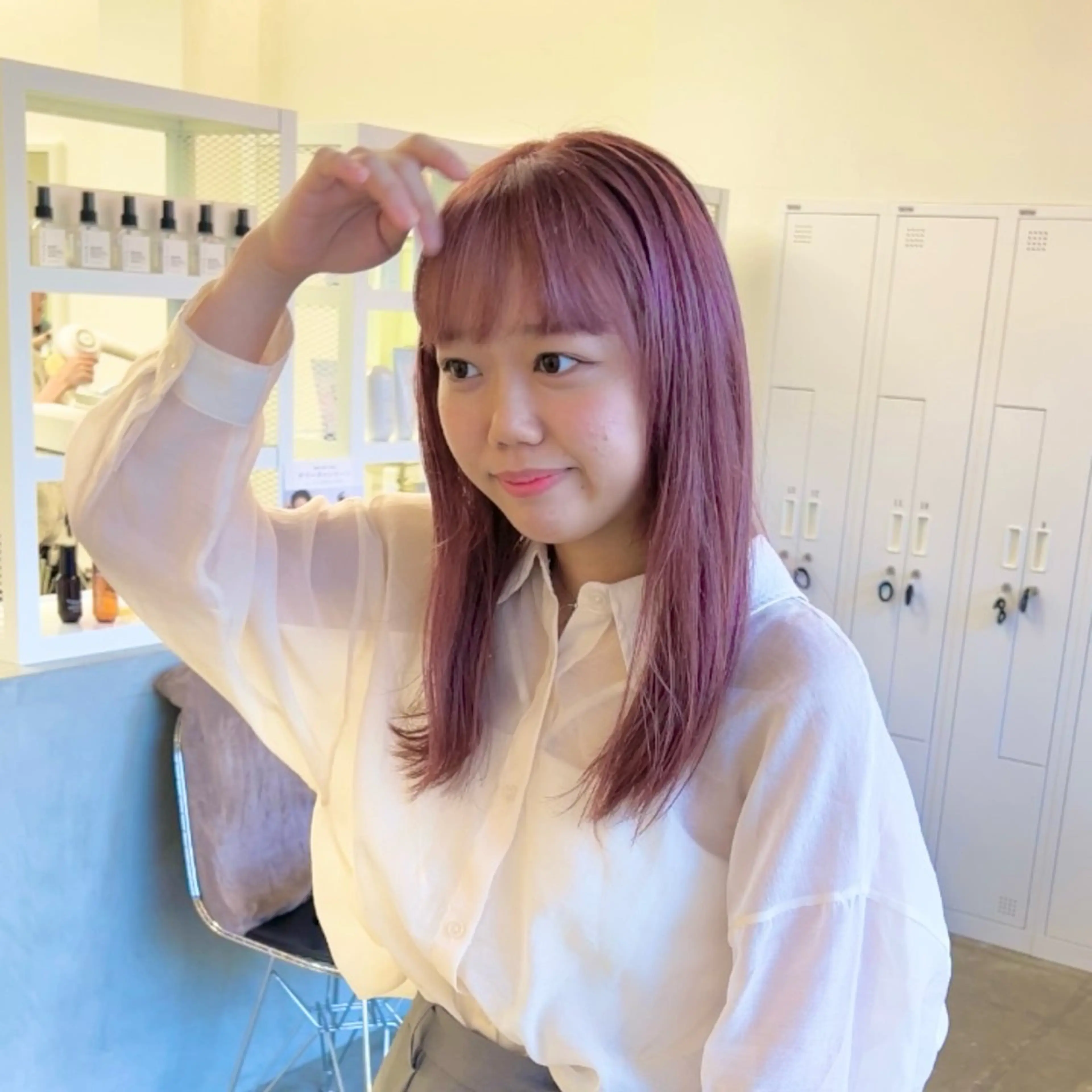セミロング カラー ベージュカラー ブリーチ ピンクカラー ピンクベージュ クロスパーマ× 透明感カラー✂︎のヘアスタイル