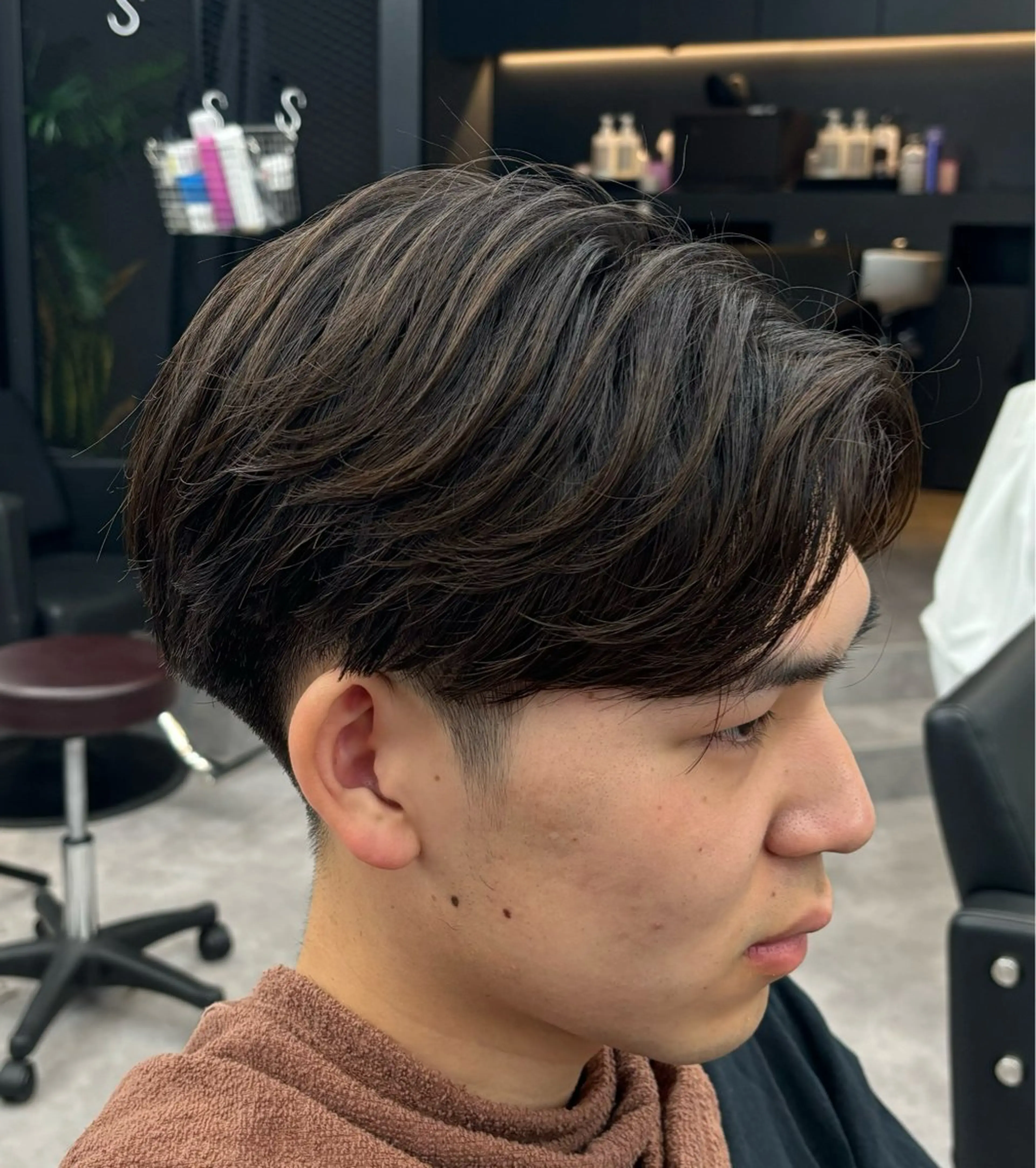 メンズ センターパート 渋谷メンズパーマ 渡邊優輝のヘアスタイル