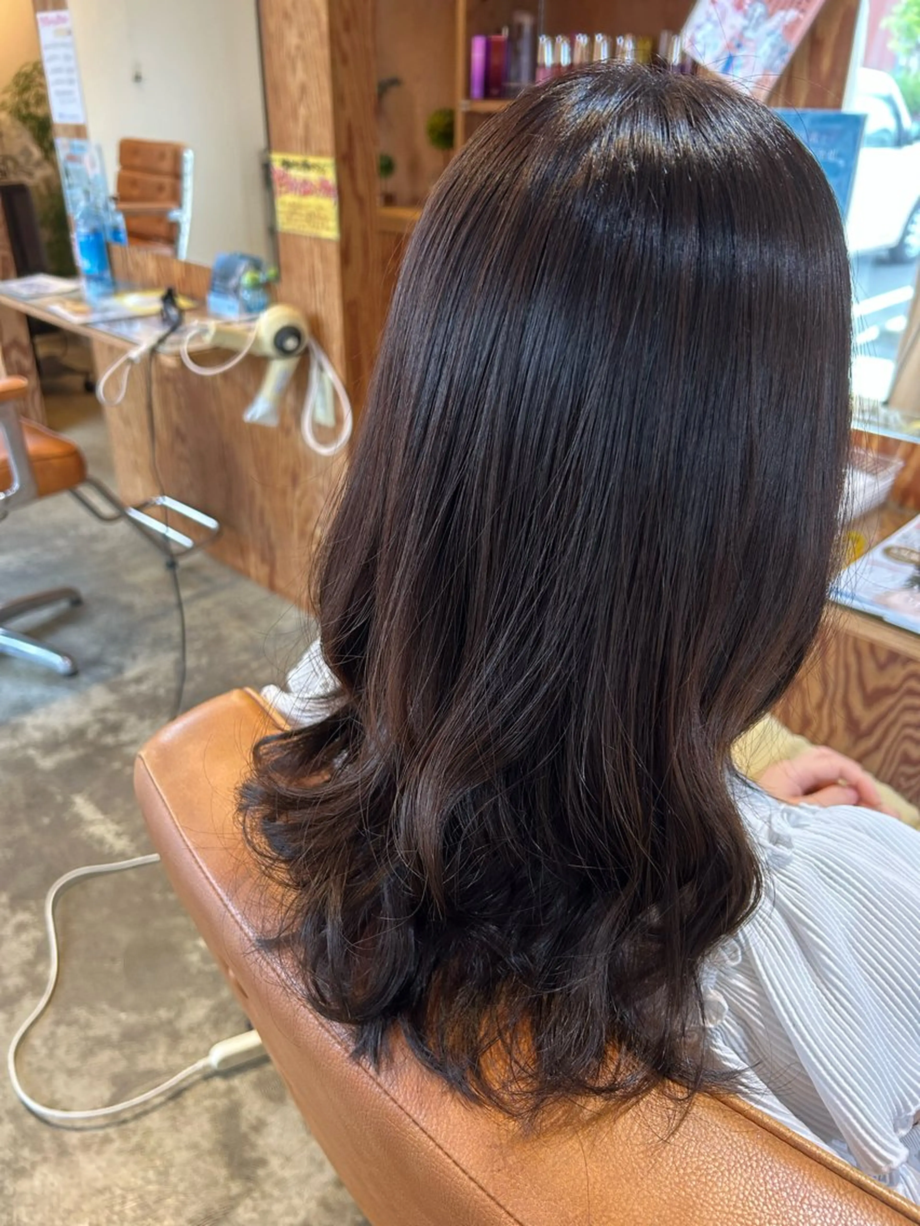 セミロング カラー 鏡原 実和のヘアスタイル