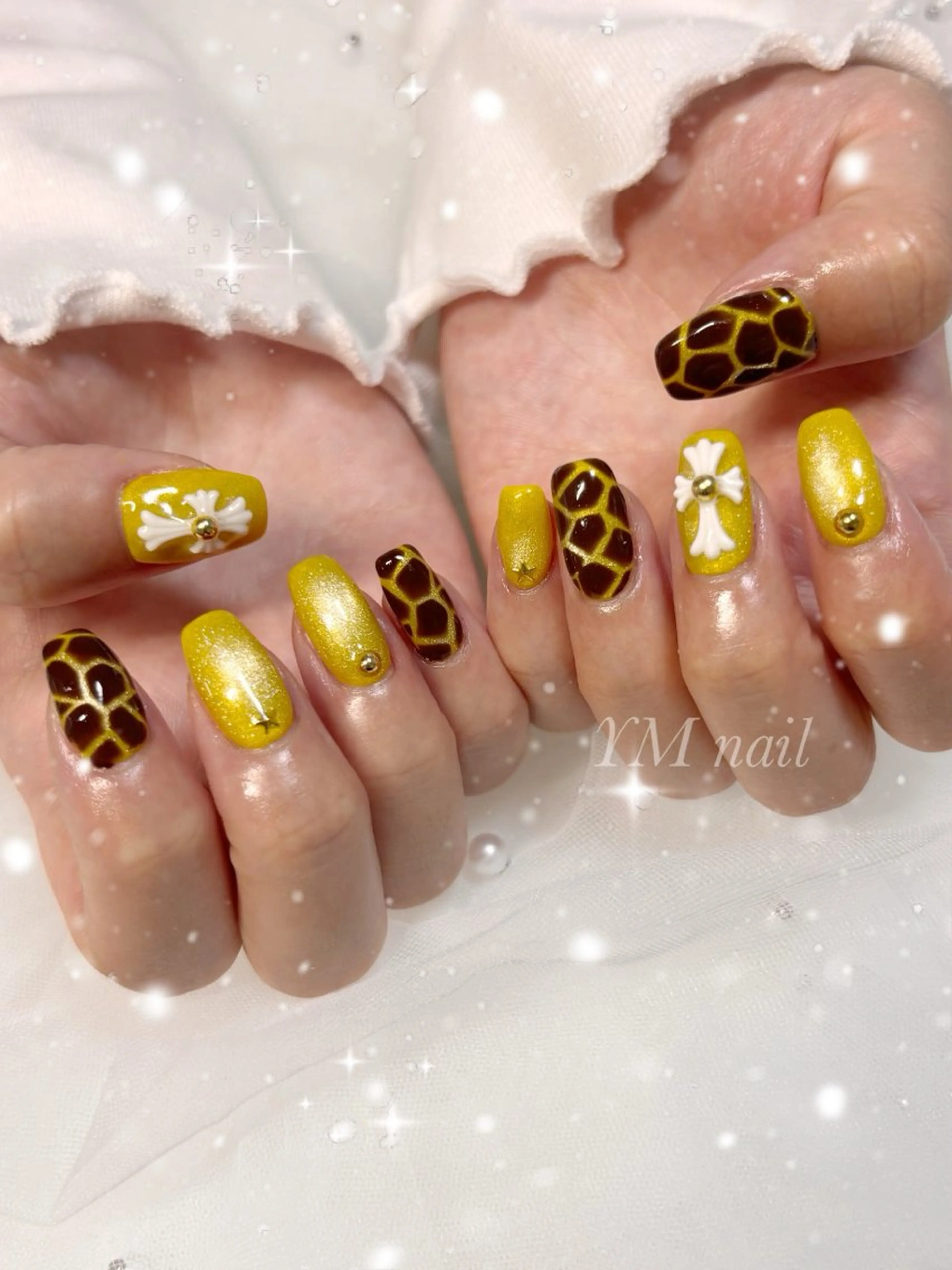 ネイル アニマル柄 マグネットネイル 黄色 ハンドネイル YM nailのネイルデザイン