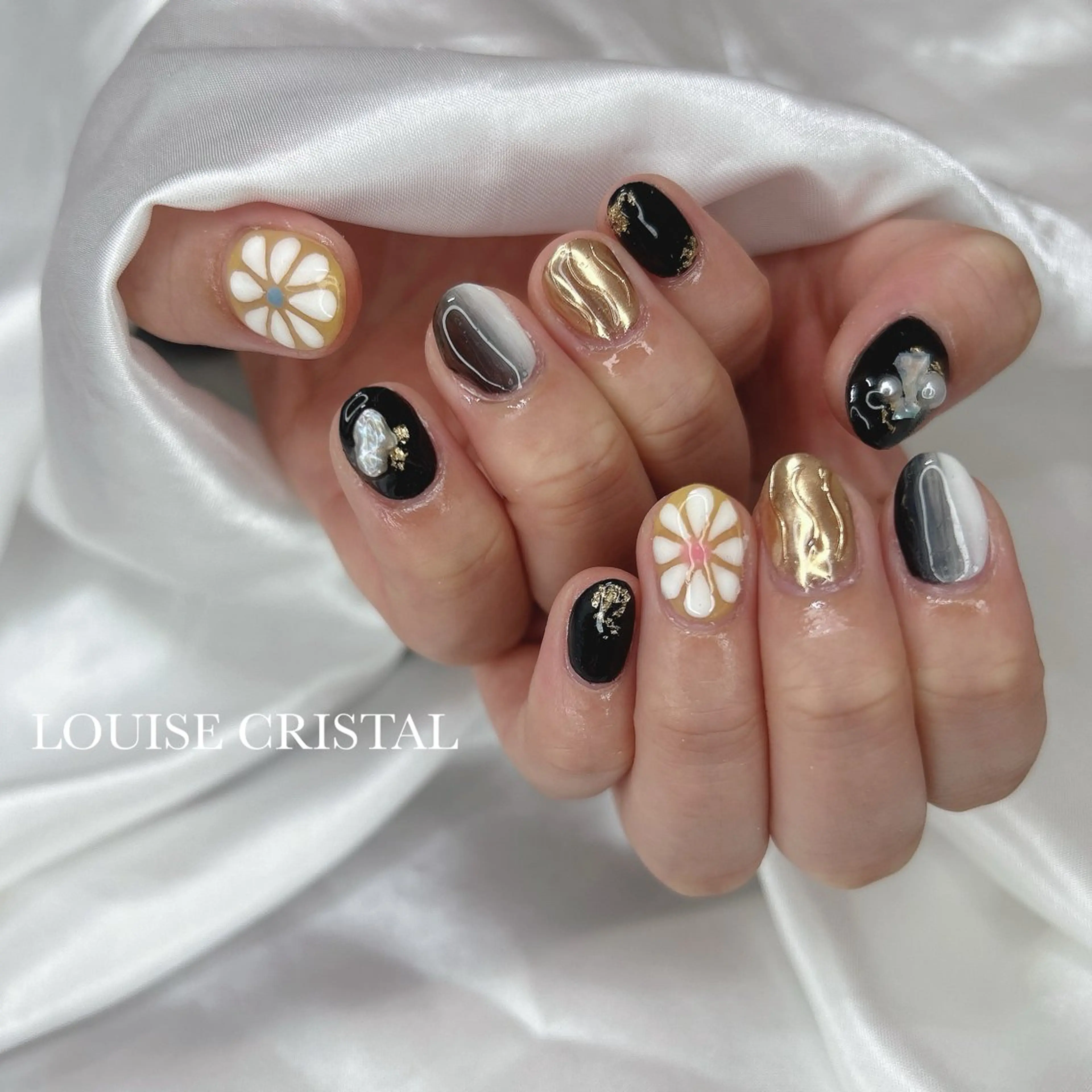 ネイル 成人式 ハンドネイル LOUISE CRYSTALのネイルデザイン