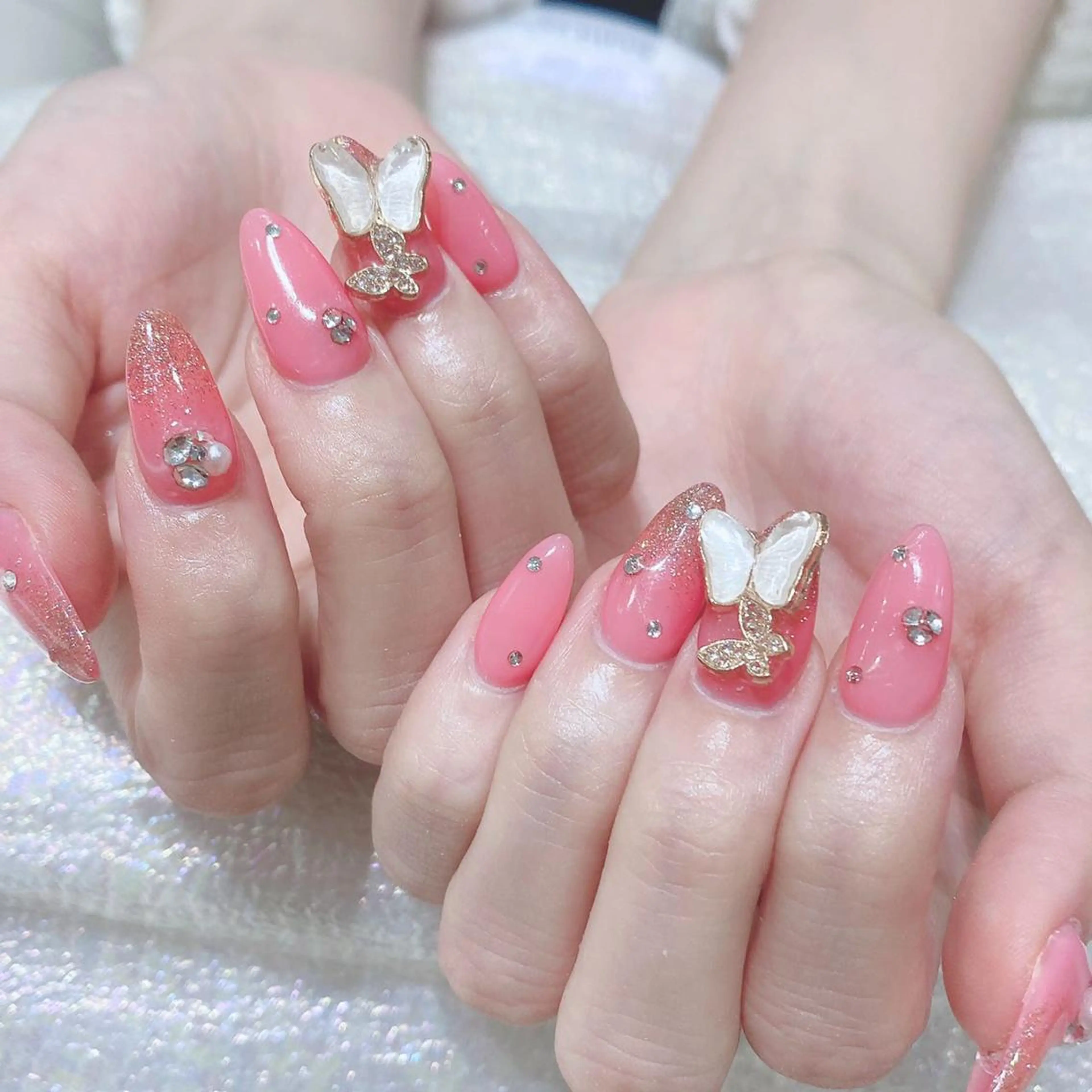 ネイル チークネイル ジェルネイル キラキラネイル マグネットネイル 持ち込み ハンドネイル Queens マオのネイルデザイン