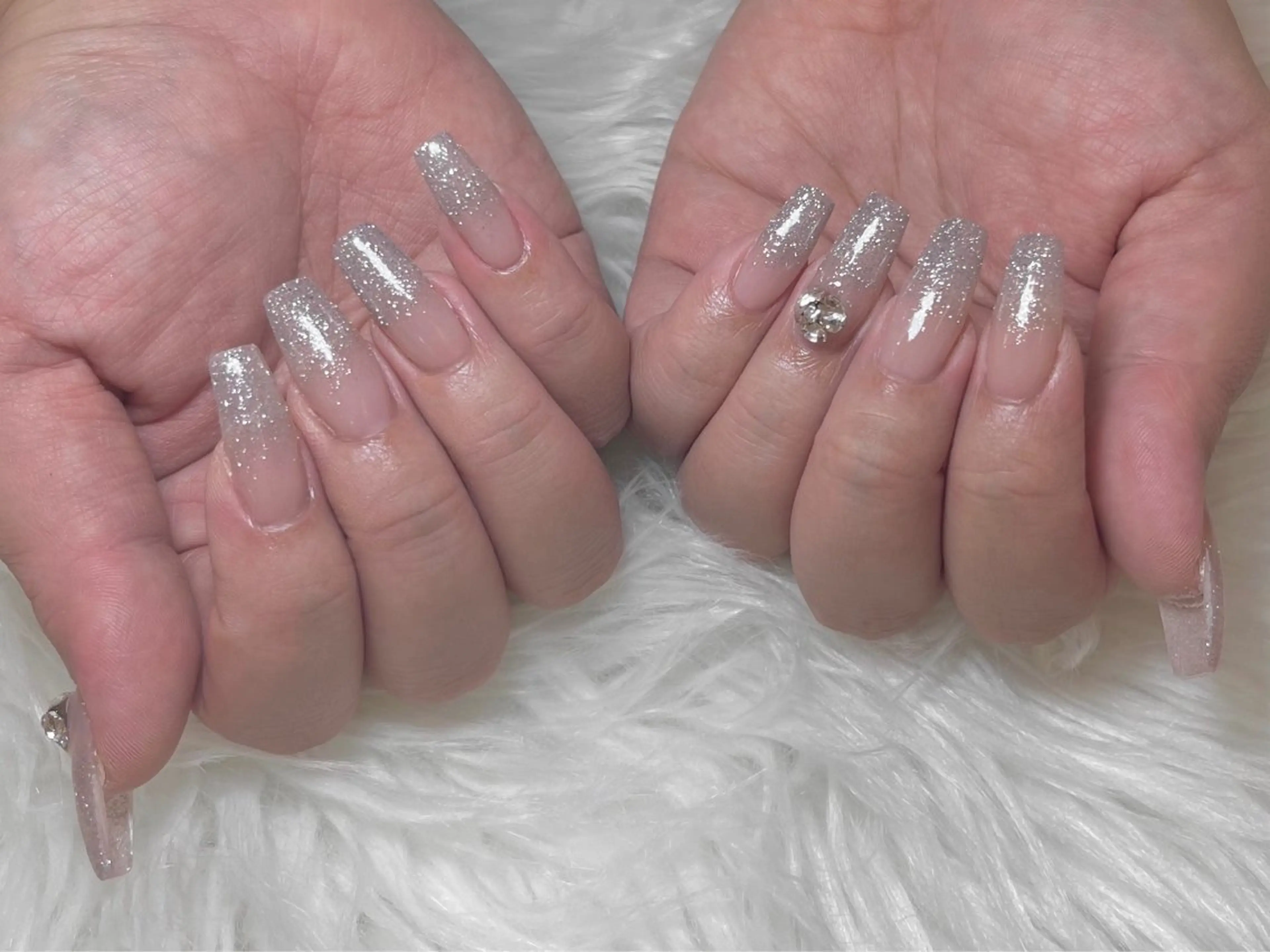 ネイル フラッシュネイル グラデーション キラキラネイル ラメ(グリッター) ラメグラデーション ハンドネイル FLY Nail Salonのネイルデザイン