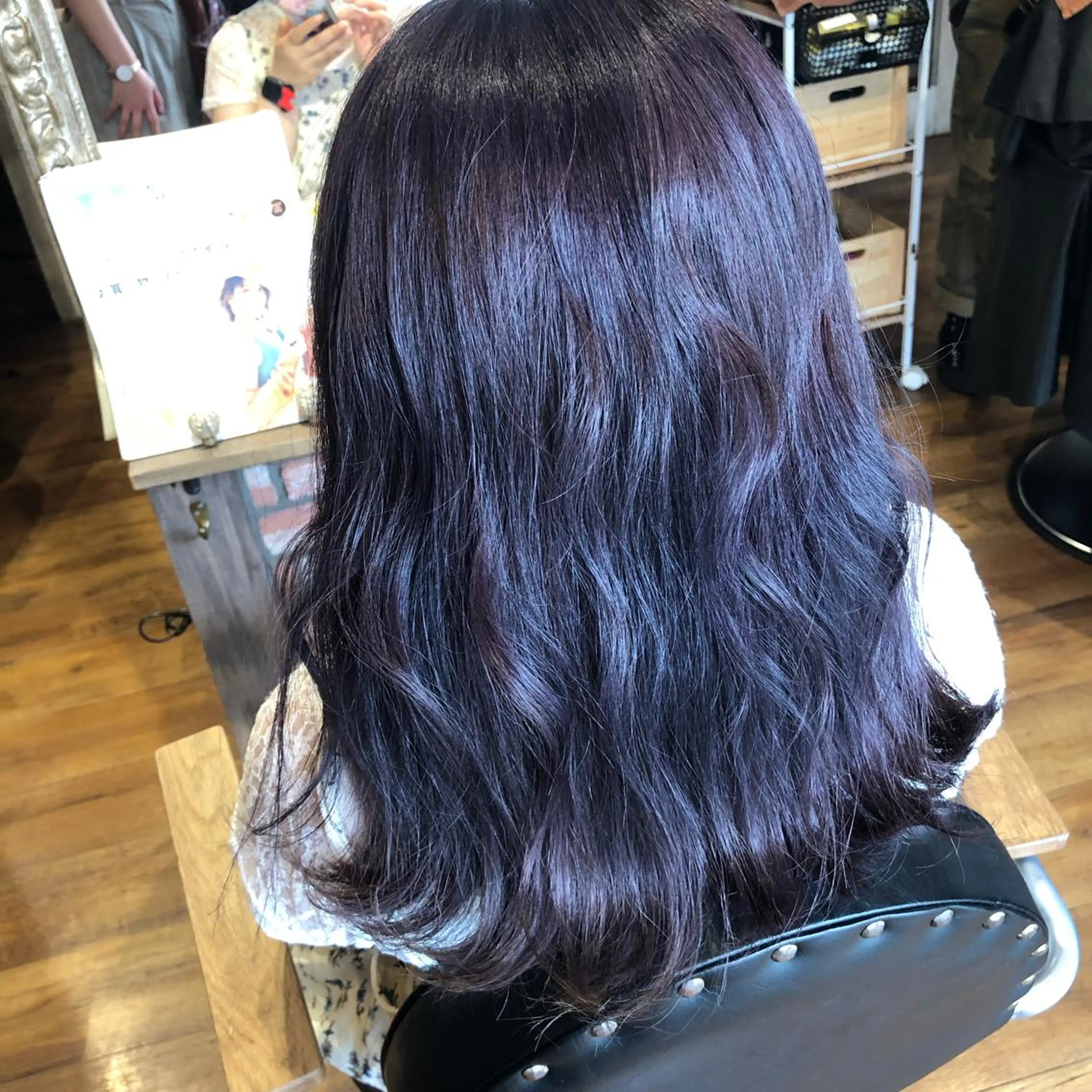 ミディアム アッシュ 今井 悠菜のヘアスタイル
