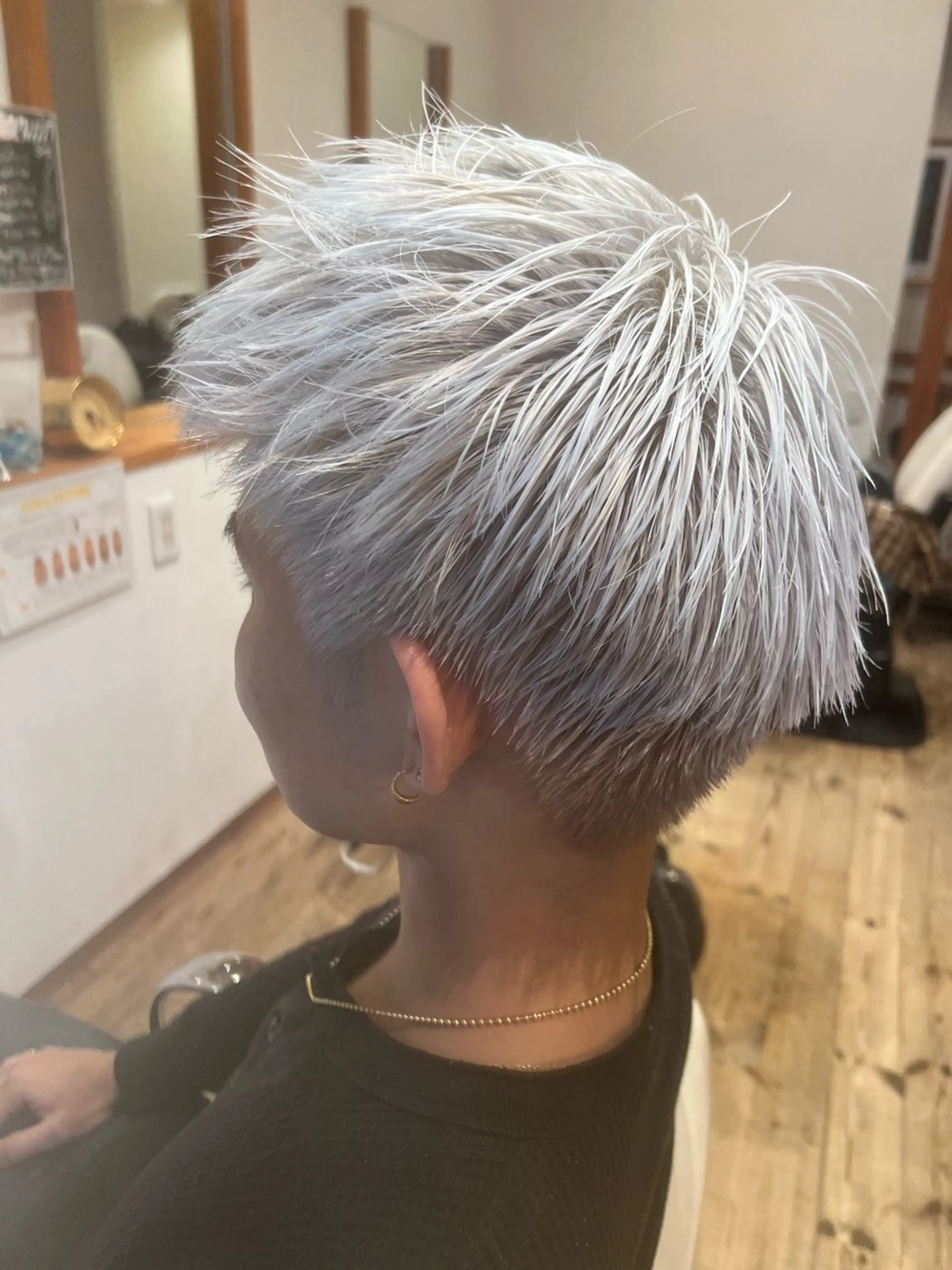 ショート カラー ブリーチ 縮毛矯正 ヘアカラー アザマ　ヤスカツ _rosso 川口のヘアスタイル