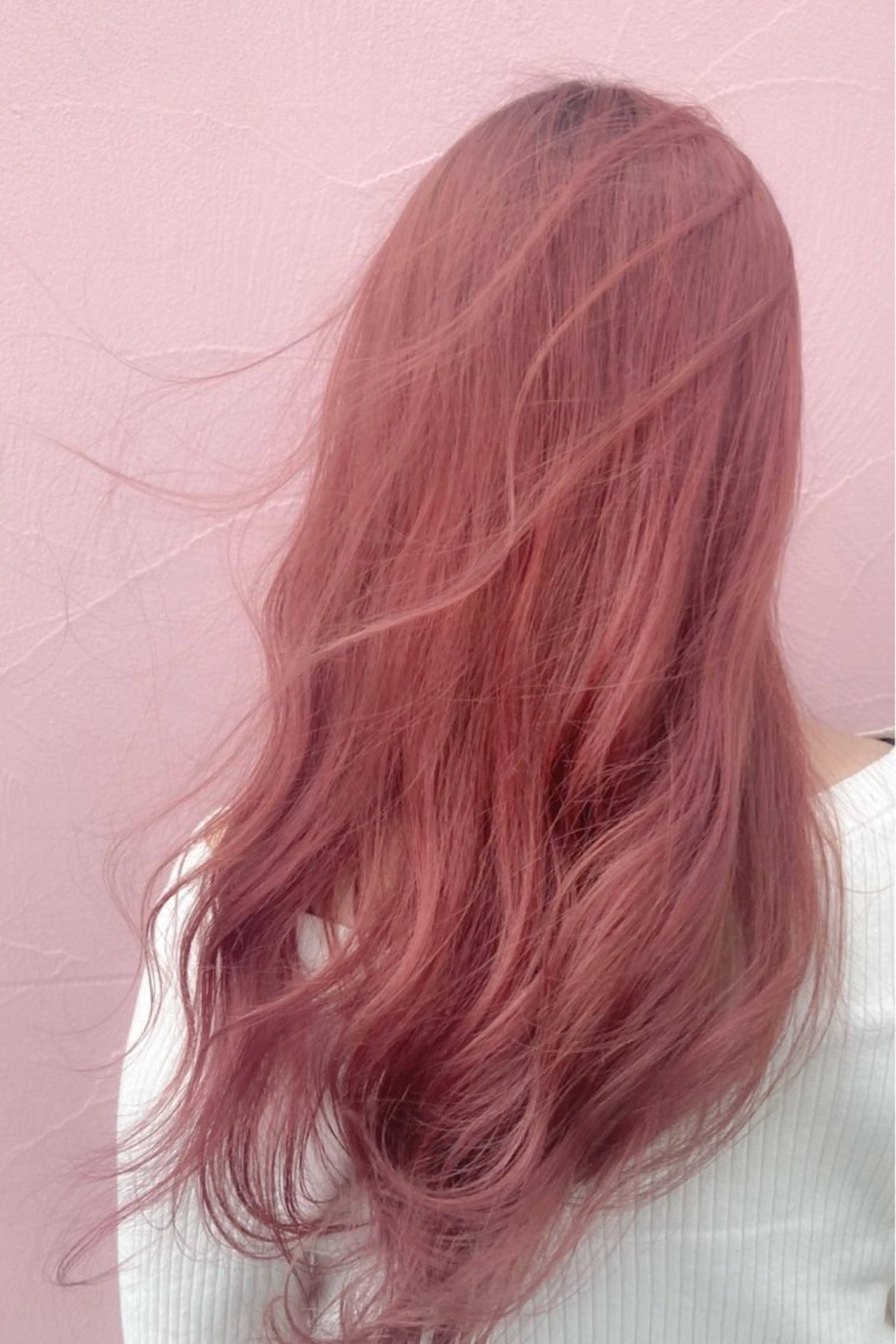 ロング カラー momb 折戸結菜のヘアスタイル