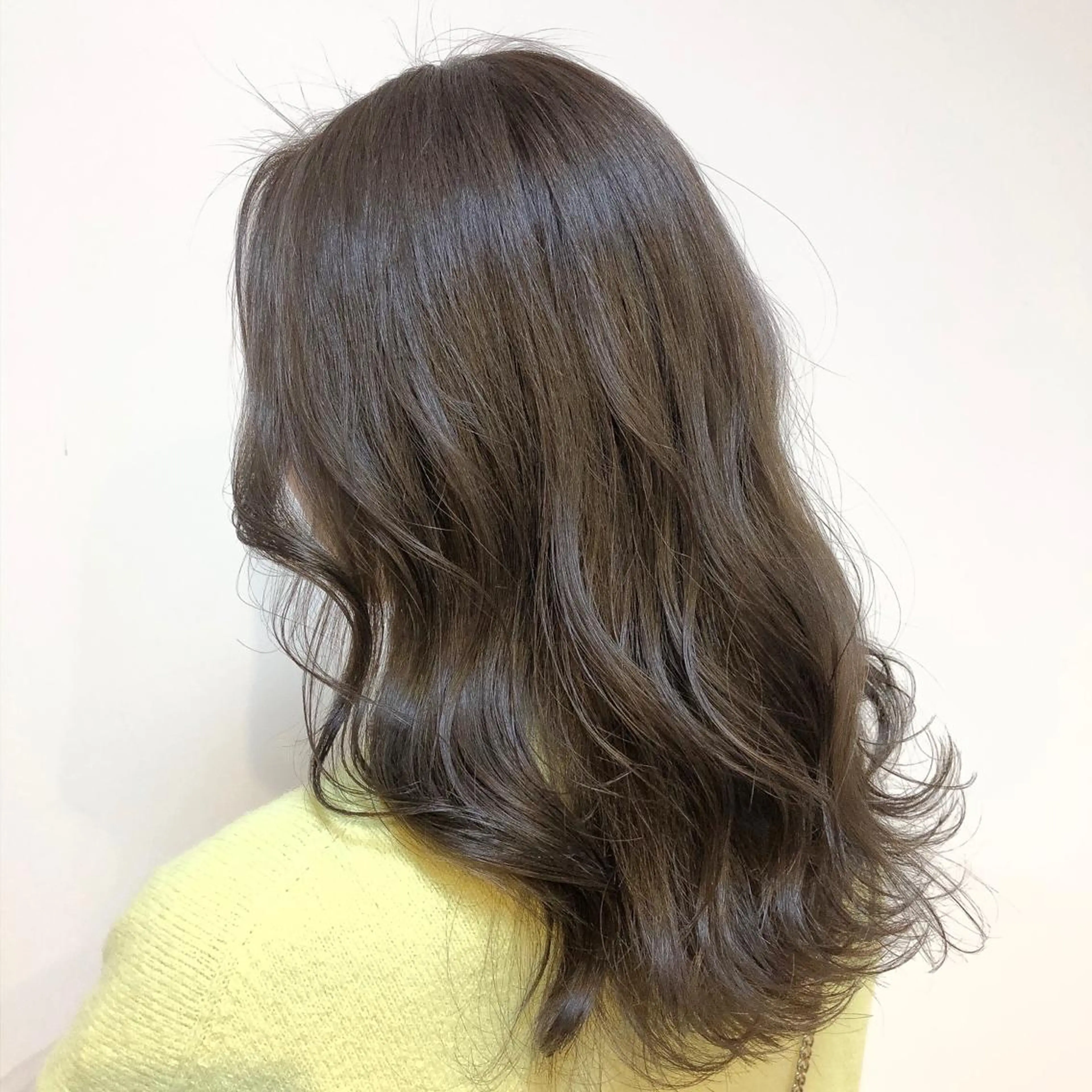 セミロング カラー グレージュ 尾籠 美幸 （オゴモリ ミユキ）のヘアスタイル