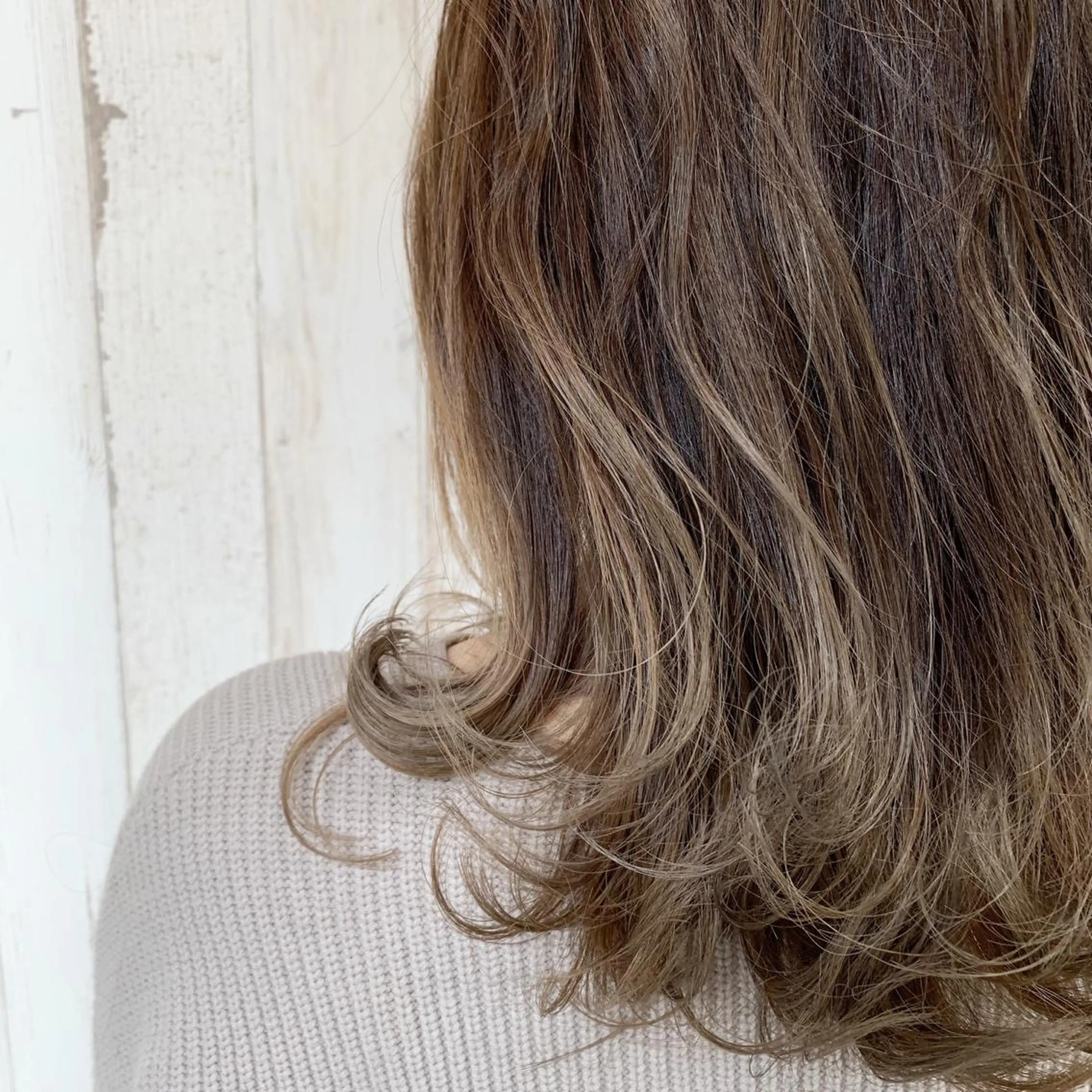 セミロング カラー HAIR&MAKE.sia所属・心斎橋韓国ボブ 好原良真のヘアスタイル