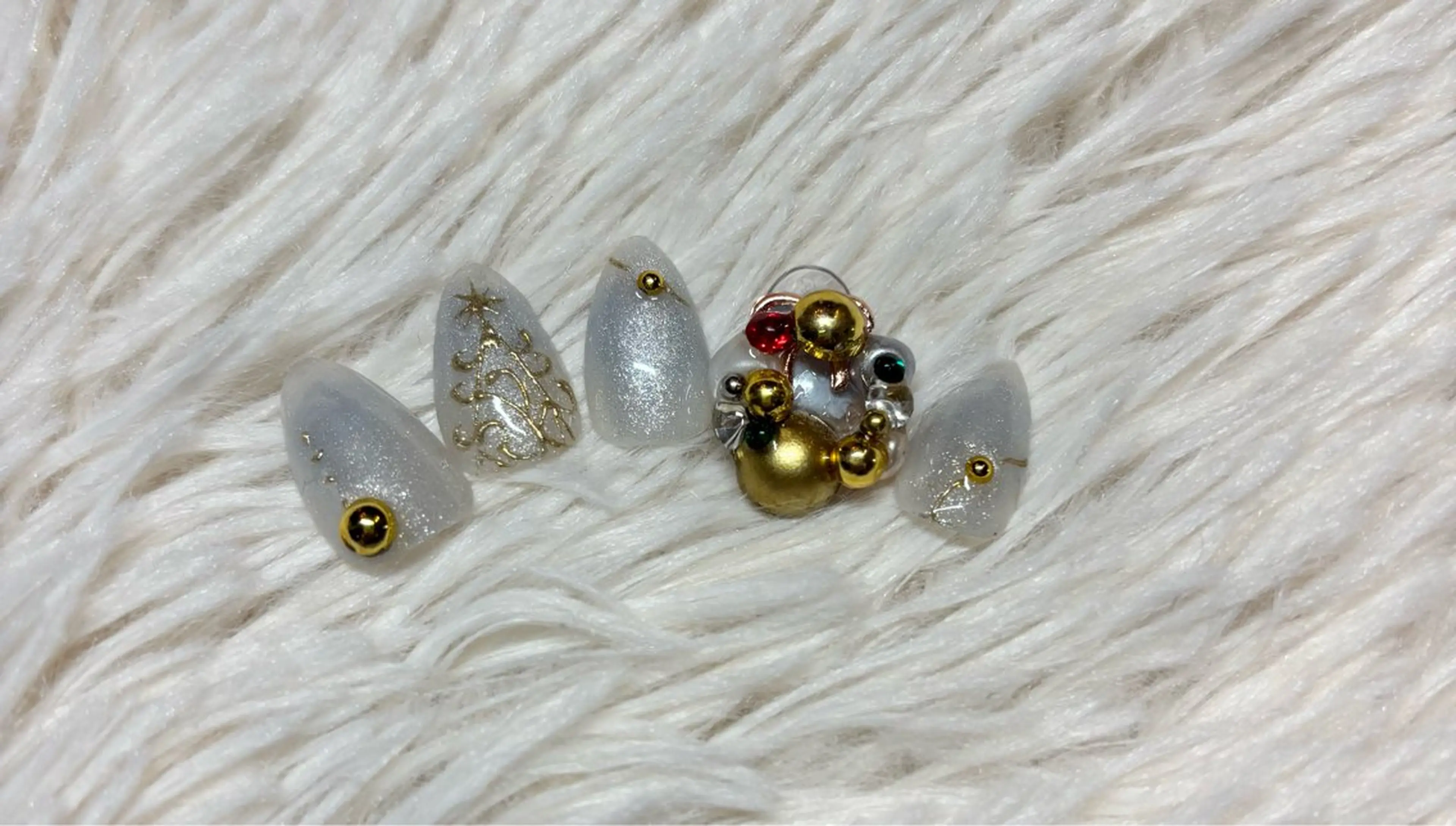 ネイル 冬ネイル クリスマス ハンドネイル キイ サロンのネイルデザイン