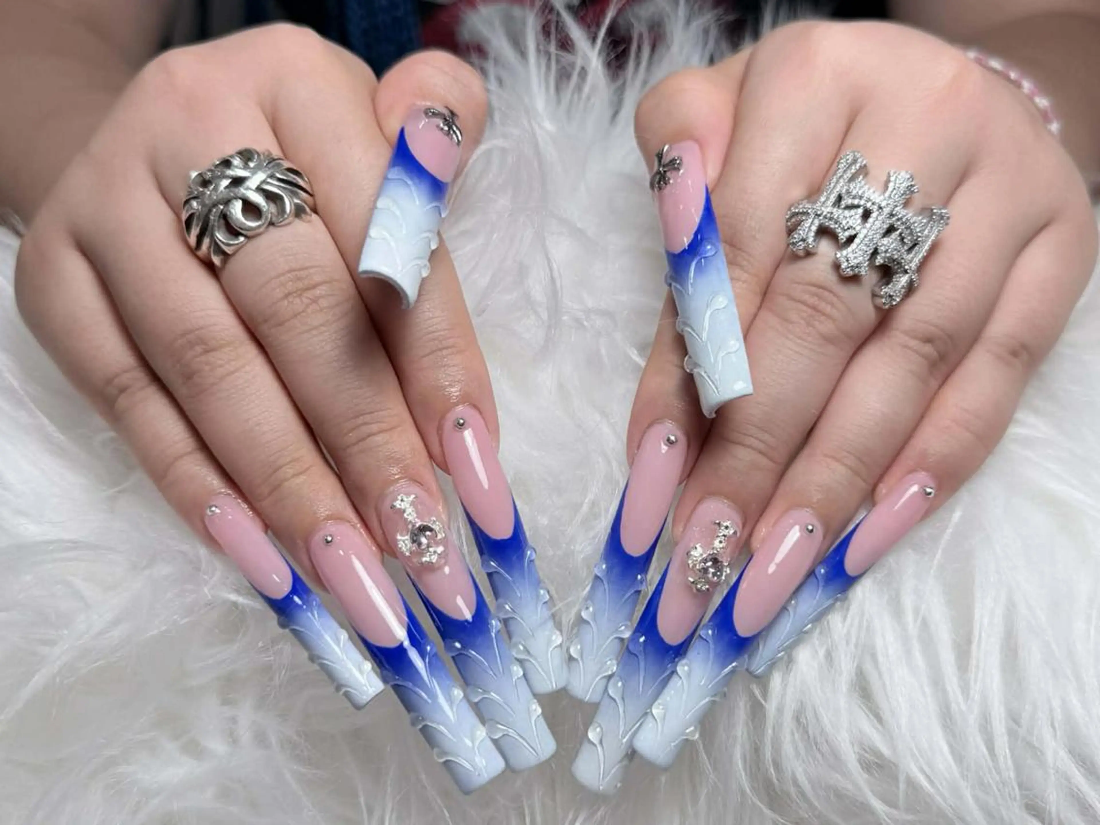 ネイル 長さ出し グラデーション 卒業式 キラキラネイル マグネットネイル Yuu🎀 Belle Nailのネイルデザイン