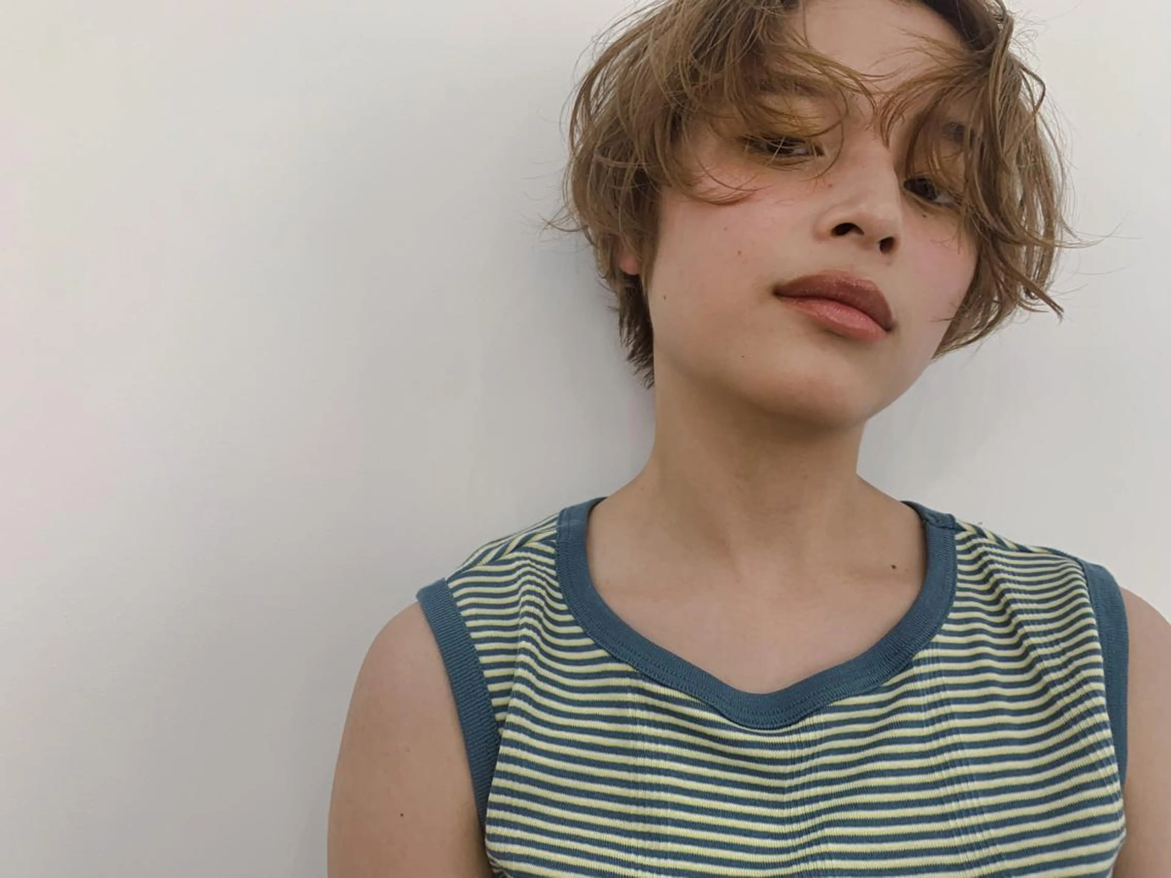 ショート カラー パーマ 切りっぱなしボブ ショートボブ ハンサムショート ベリーショート ボブ Spiel KOMOのヘアスタイル