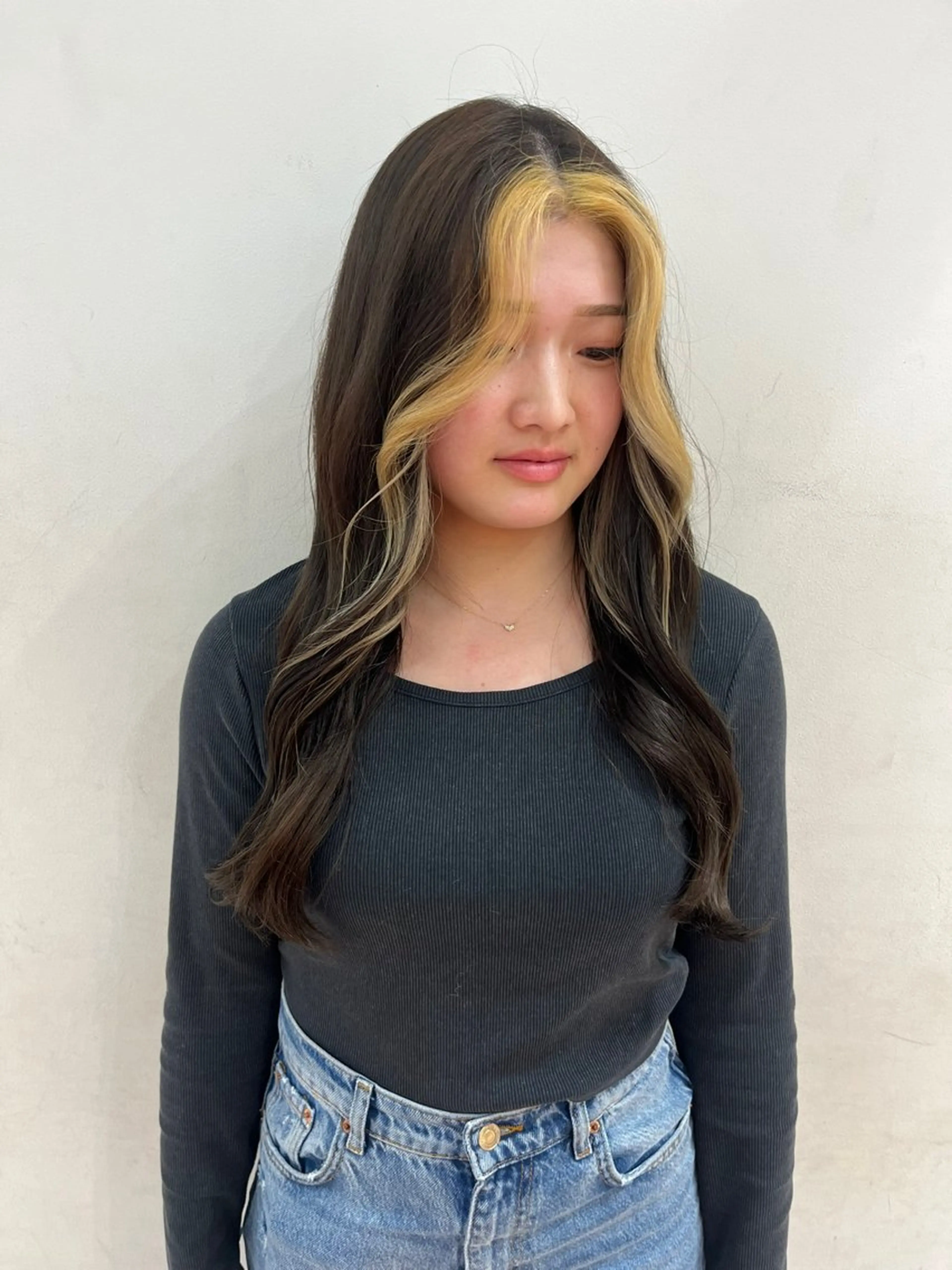 ロング カラー 荒川 三希のヘアスタイル