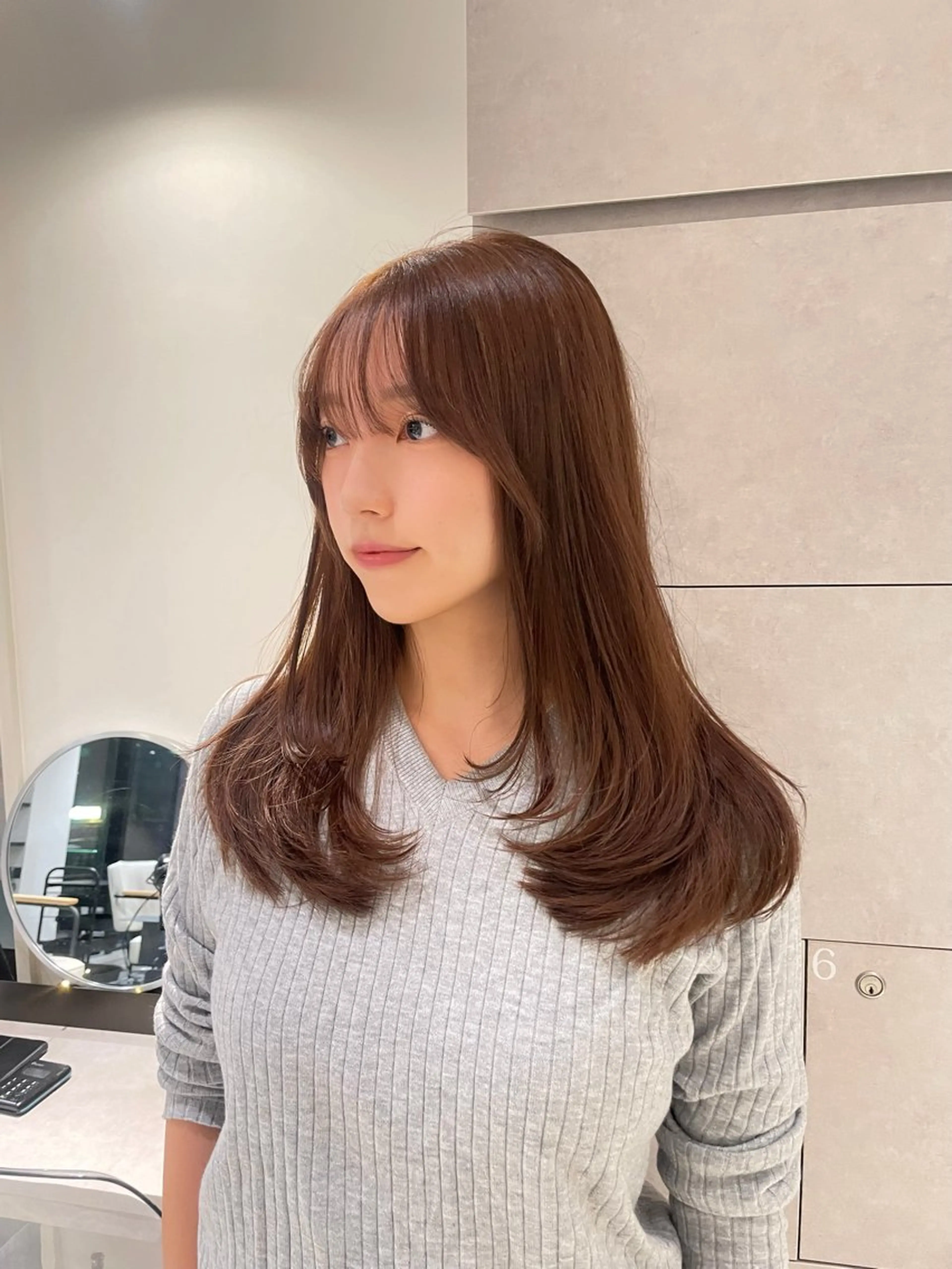 ロング カラー ベージュカラー ヘアカラー トリートメント ヘッドスパ ヘアセット レイヤーカット 韓国ヘアayameのヘアスタイル