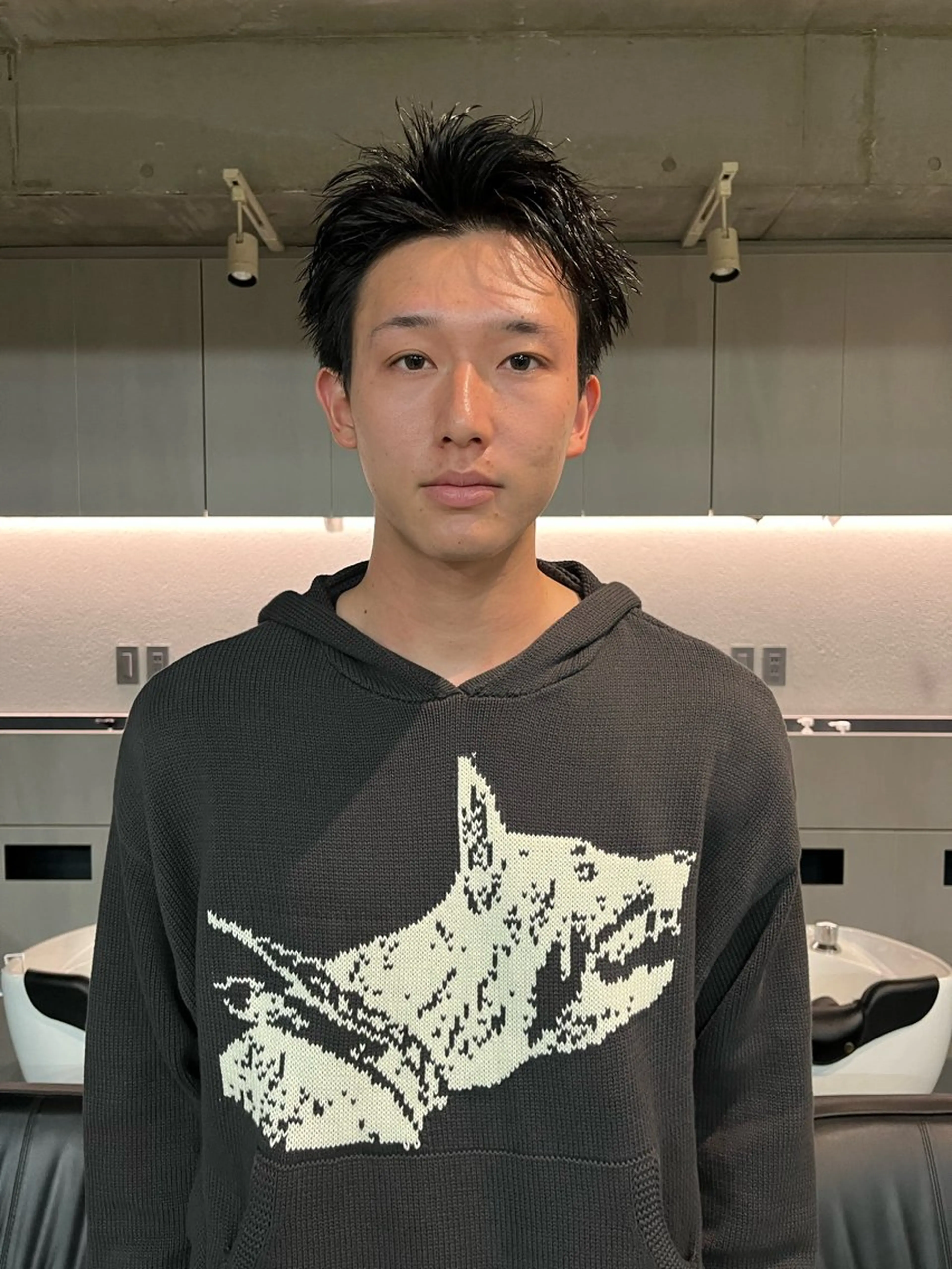 ショート メンズ カット 曲がる縮毛矯正 センターパートのヘアスタイル