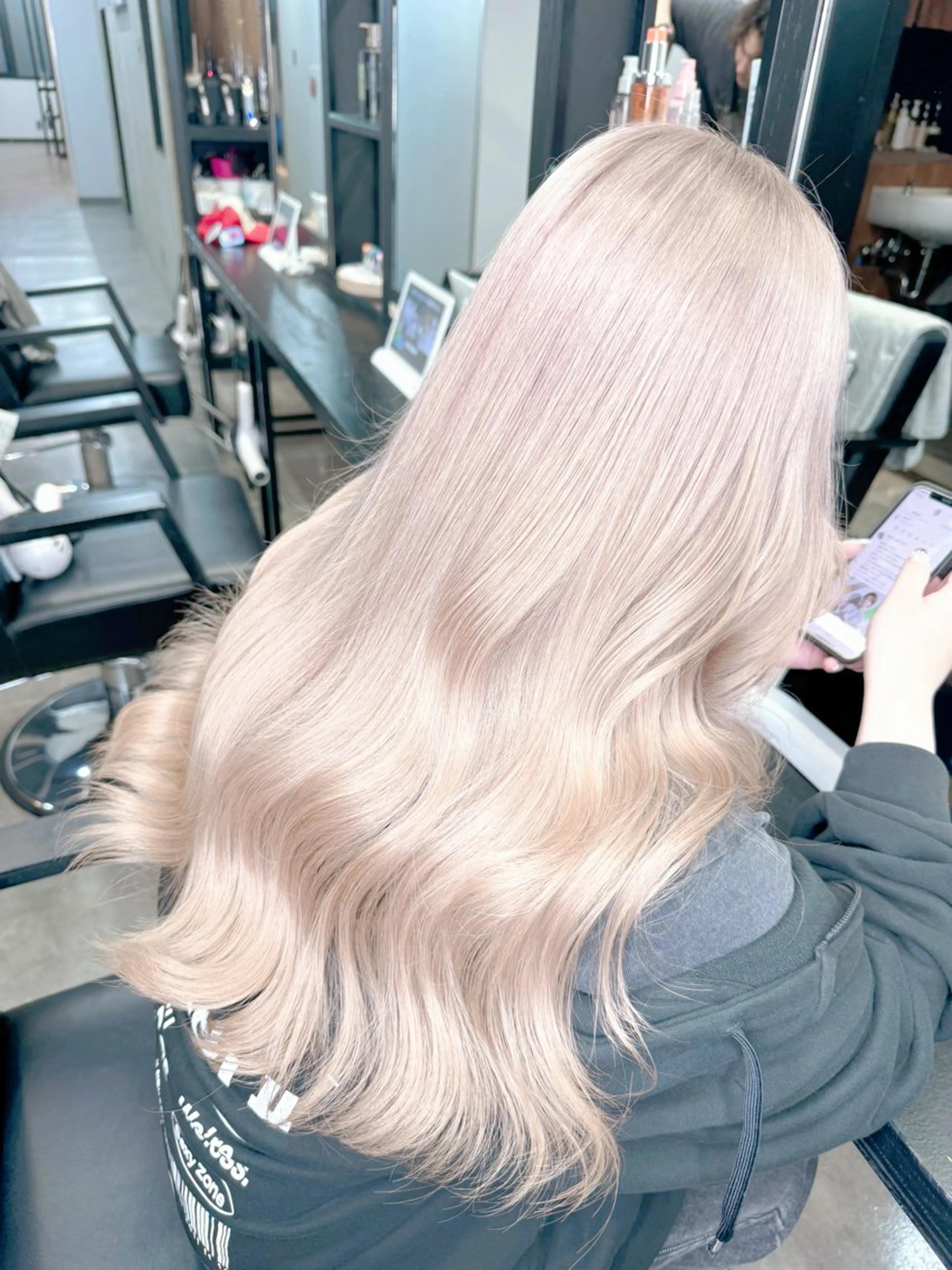 セミロング ヘアカラー 吉川優勢/ ハイトーン/エクステのヘアスタイル