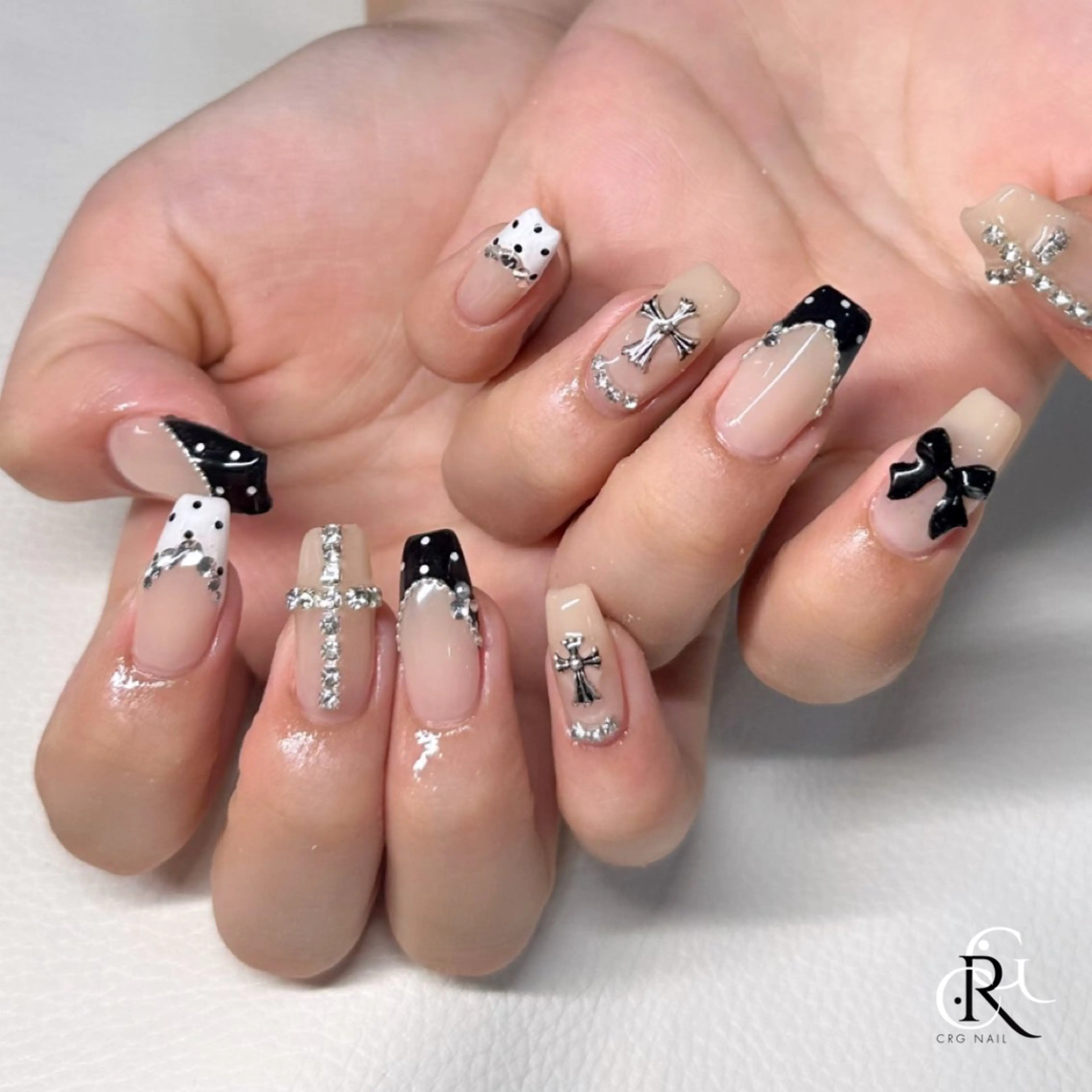 ネイル ドット ハンドネイル 美フォルム✨ CRG　RURIのネイルデザイン