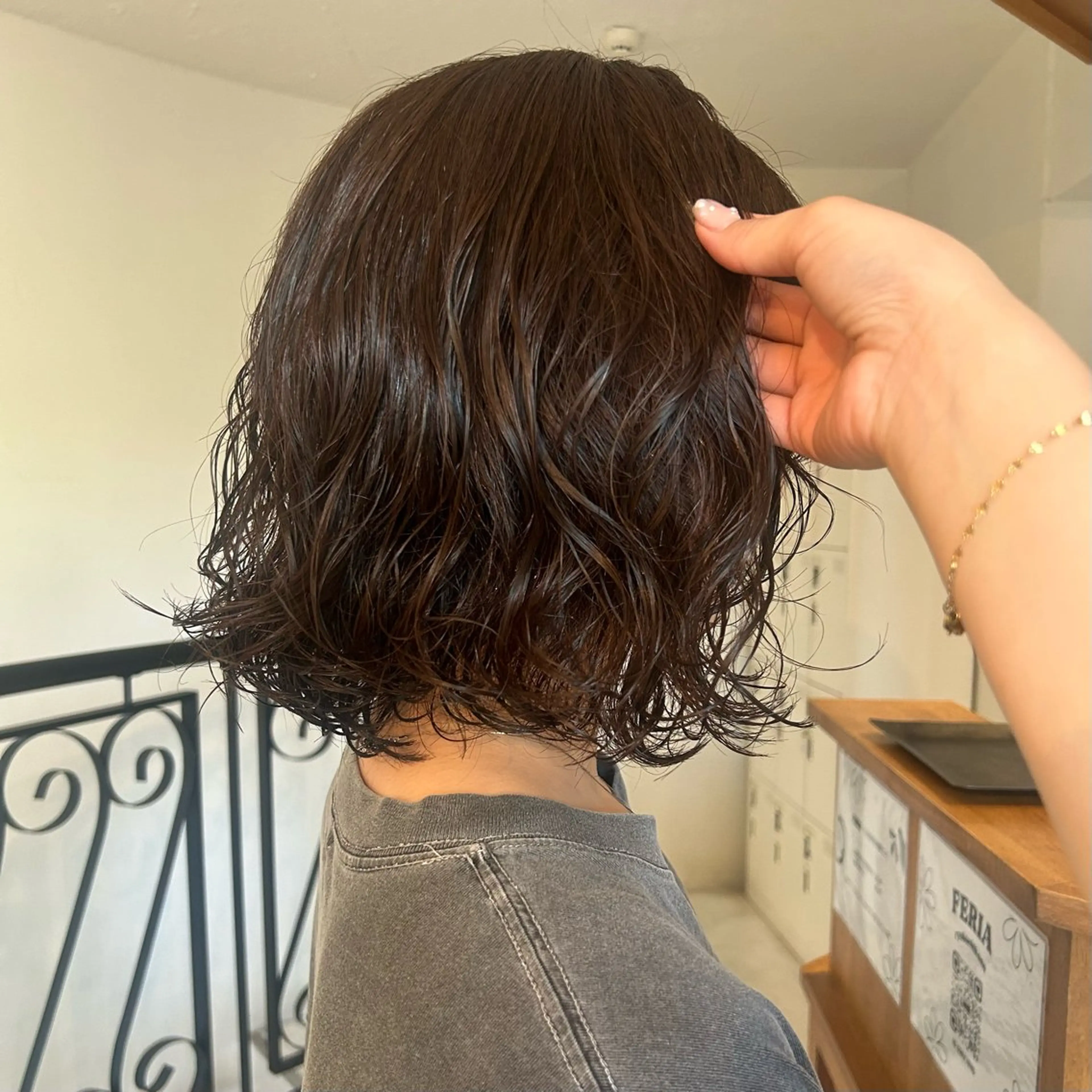 カラー FERIA緑地公園 アリヨシハルナのヘアスタイル