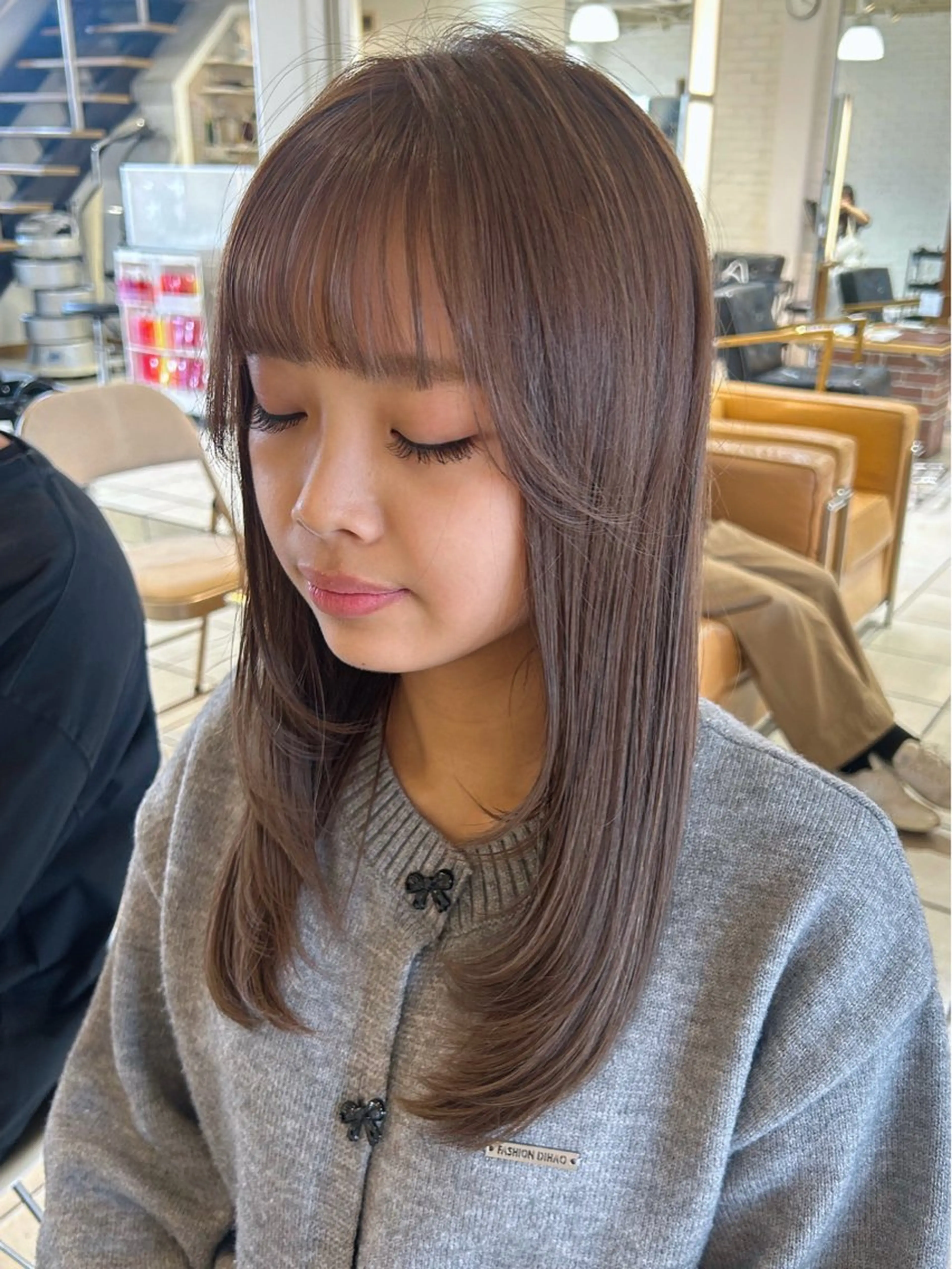 セミロング カラー ベージュカラー ブリーチ ブリーチなしカラー 顔まわりレイヤー 顔周りカット 💫レイヤーカット 💫ブリーチ💫サキのヘアスタイル