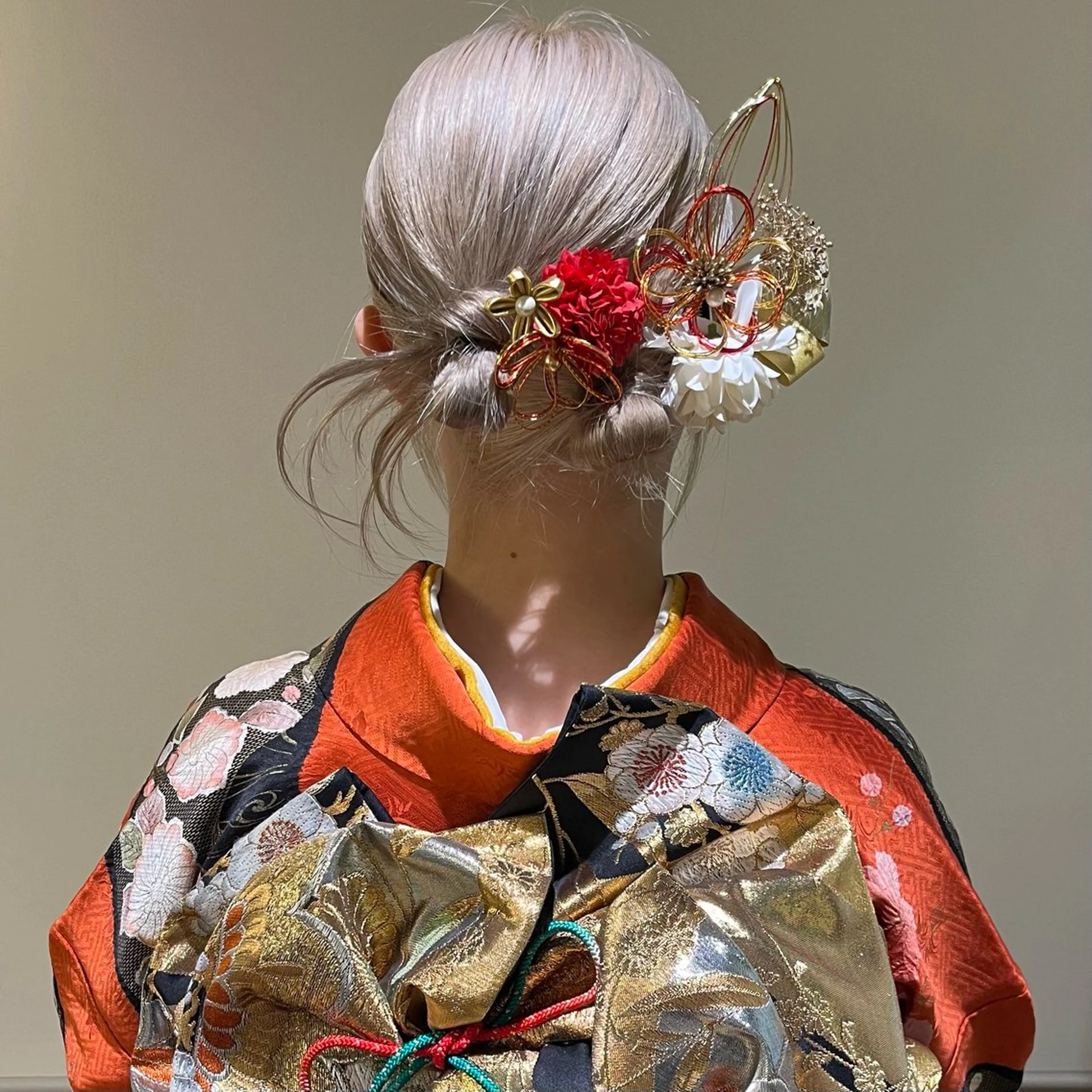 ミディアム ヘアアレンジ 成人式 🫧tomoka 透明感カラー🫧のヘアスタイル